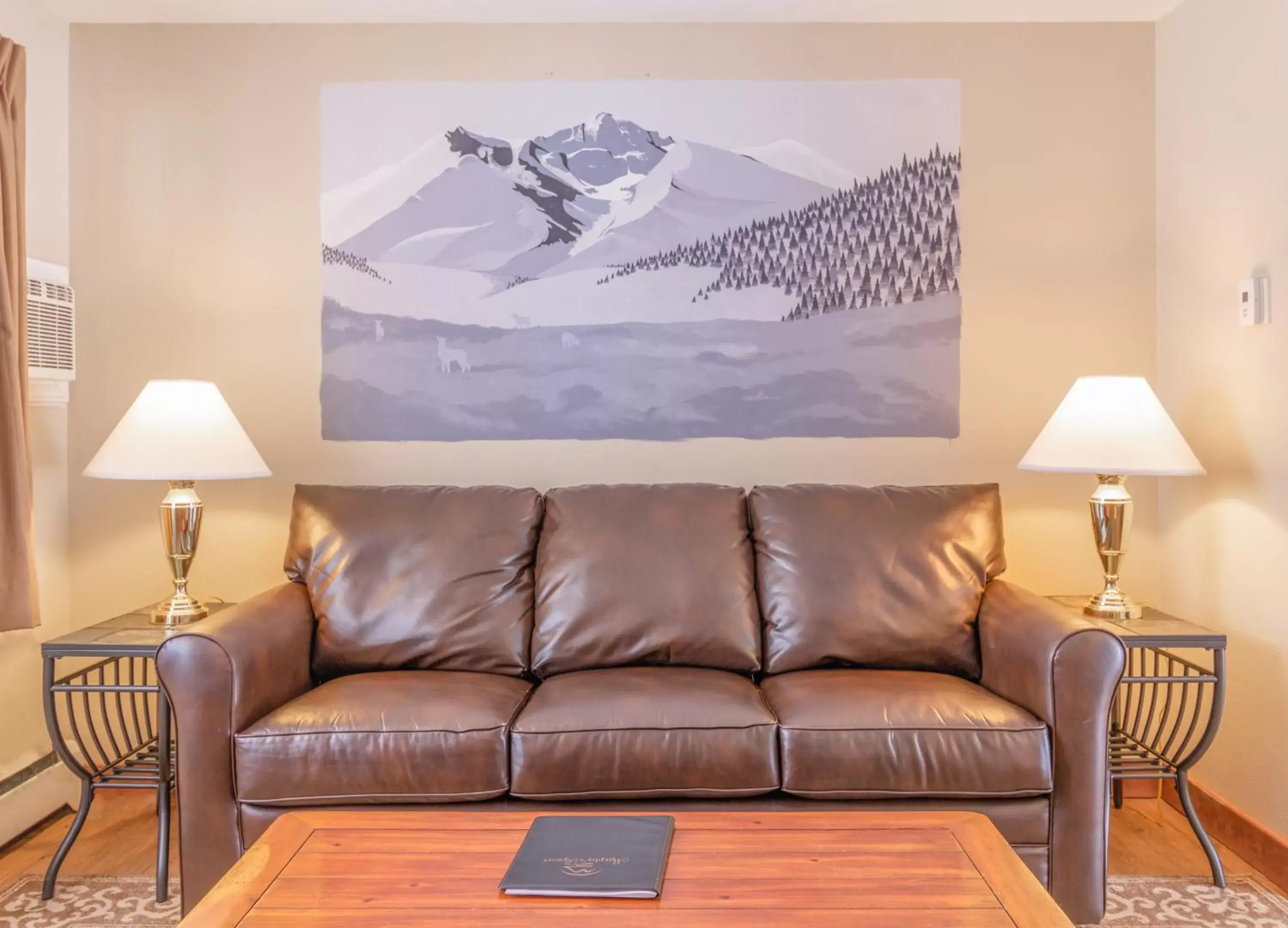 King Suite with Kitchenette 03 in Murphy's Resort King Suite with Kitchenette 03 in Murphy's Resort