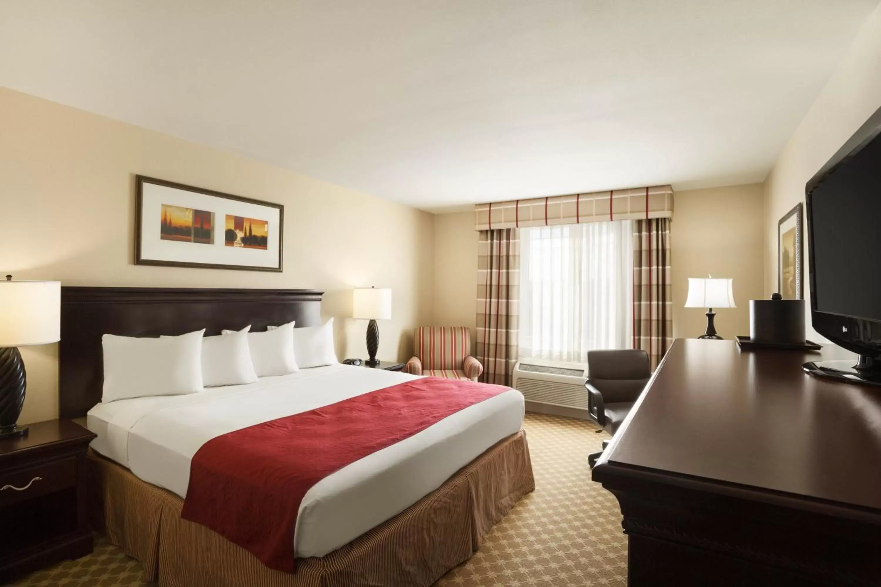 King Room with Roll-in Shower - Disability Access/Non-Smoking in Country Inn & Suites by Radisson, Lawrenceville, GA King Room with Roll-in Shower - Disability Access/Non-Smoking in Country Inn & Suites by Radisson, Lawrenceville, GA