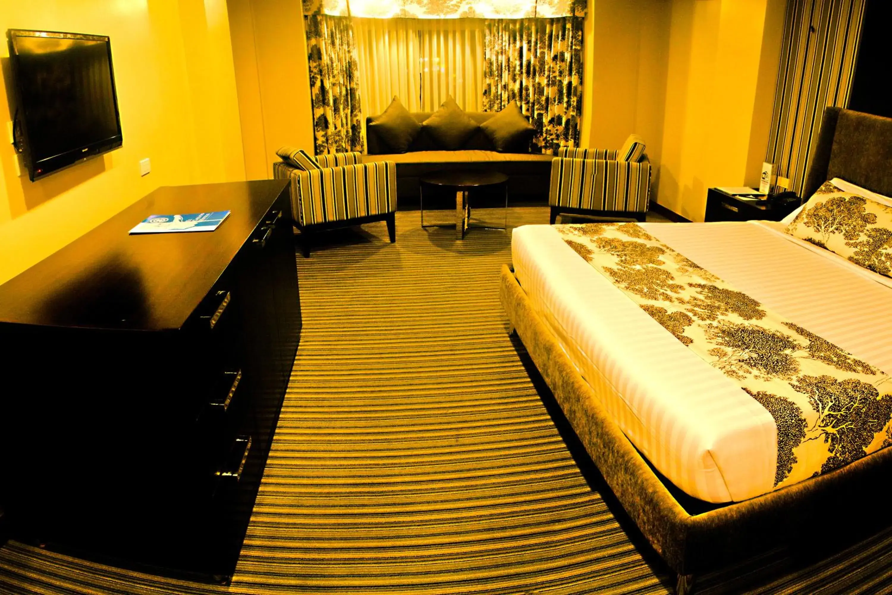 Business Deluxe in El Cielito Inn - Sta. Rosa Business Deluxe in El Cielito Inn - Sta. Rosa