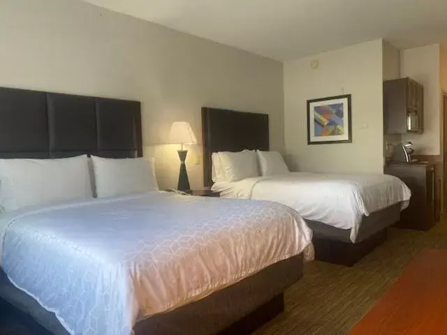 Queen Room with Two Queen Beds - Mobility Access Tub/Non-Smoking in Holiday Inn Express Hotel & Suites Hinesville, an IHG Hotel Queen Room with Two Queen Beds - Mobility Access Tub/Non-Smoking in Holiday Inn Express Hotel & Suites Hinesville, an IHG Hotel
