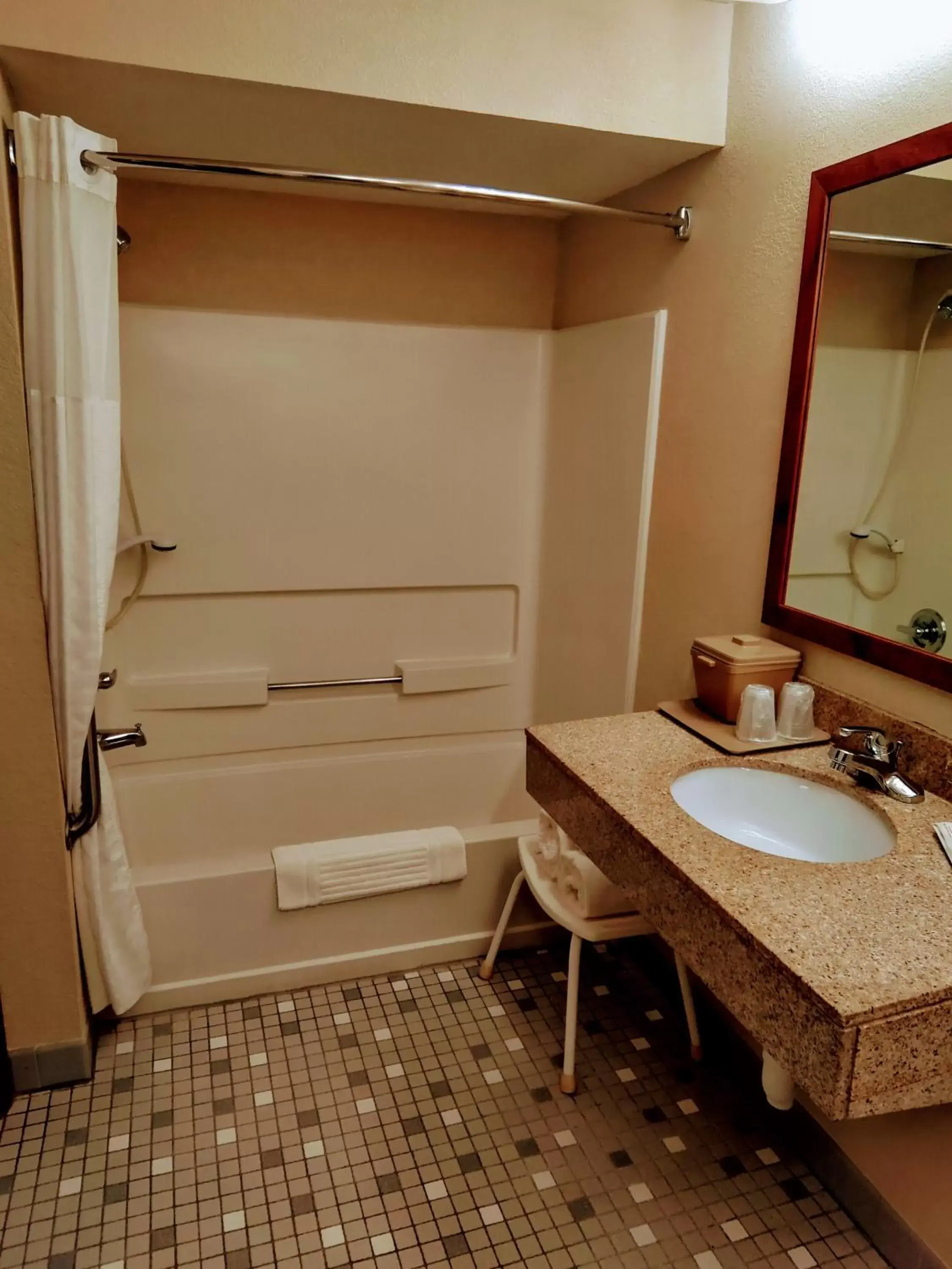 Double Room with Two Double Beds - Accessible/Non-Smoking in Comfort Inn Bellefontaine Double Room with Two Double Beds - Accessible/Non-Smoking in Comfort Inn Bellefontaine