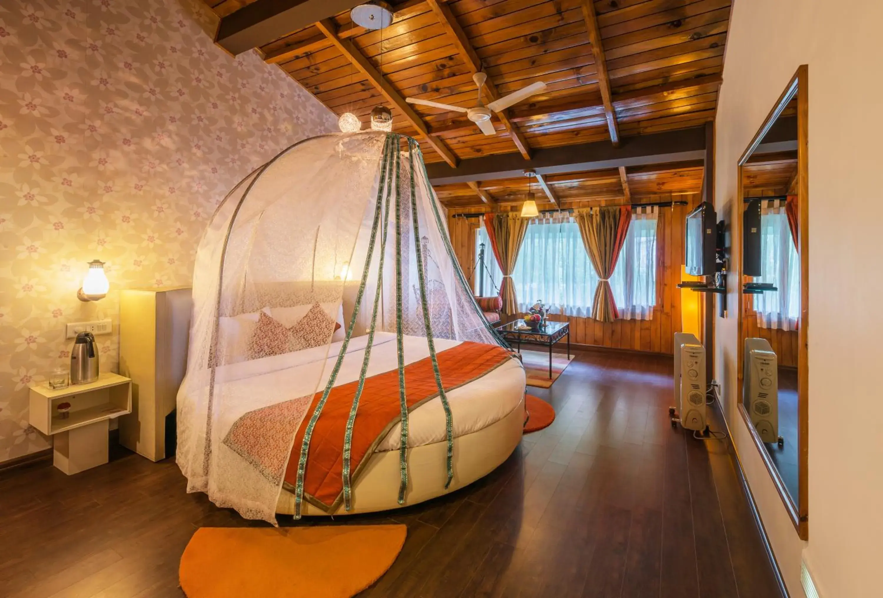 Queen Room in Honeymoon Inn Manali Queen Room in Honeymoon Inn Manali