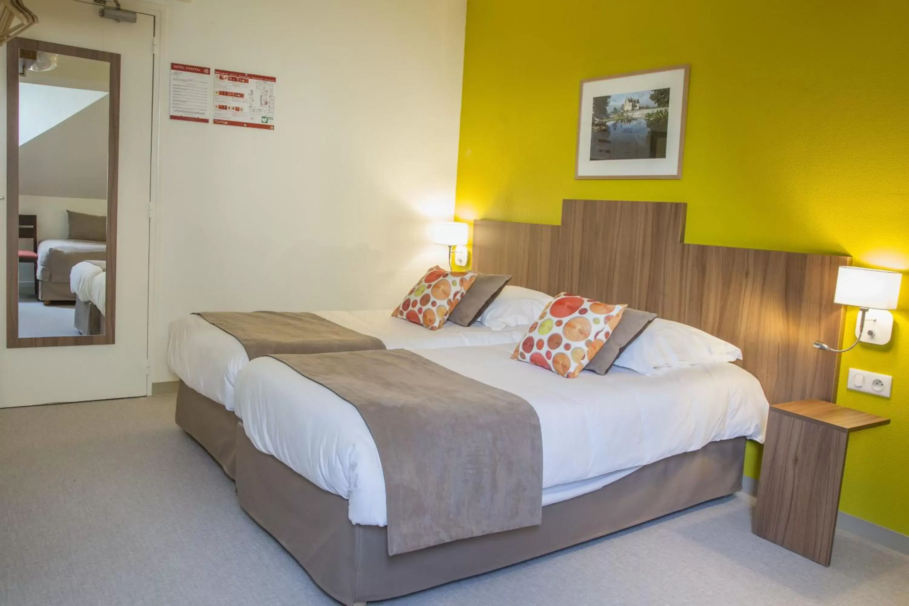 Standard Twin Room in Logis Hôtel Chaptal, Amboise Standard Twin Room in Logis Hôtel Chaptal, Amboise