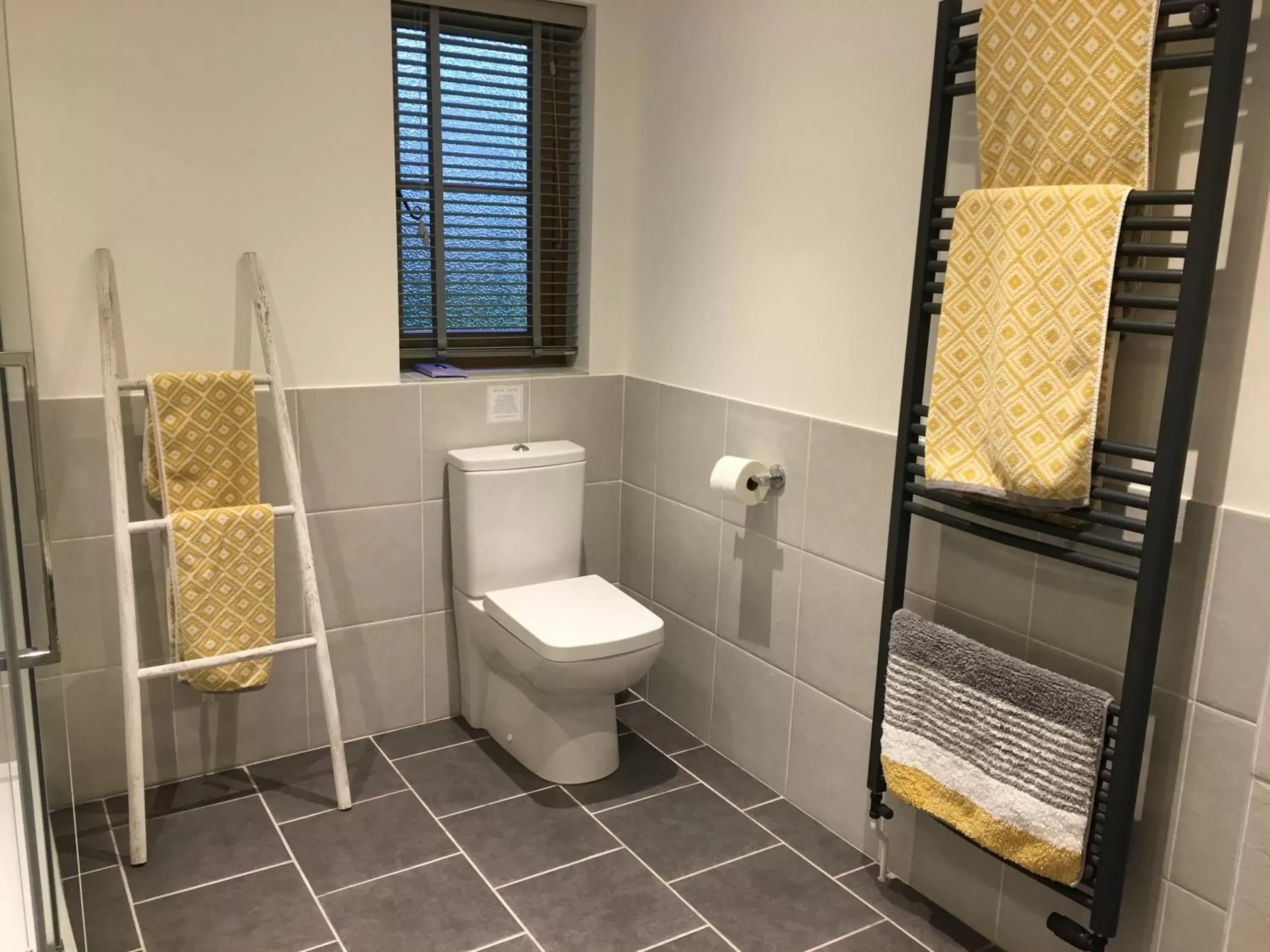 Twin Room with Shower in Grove Barn Bed and Breakfast Twin Room with Shower in Grove Barn Bed and Breakfast