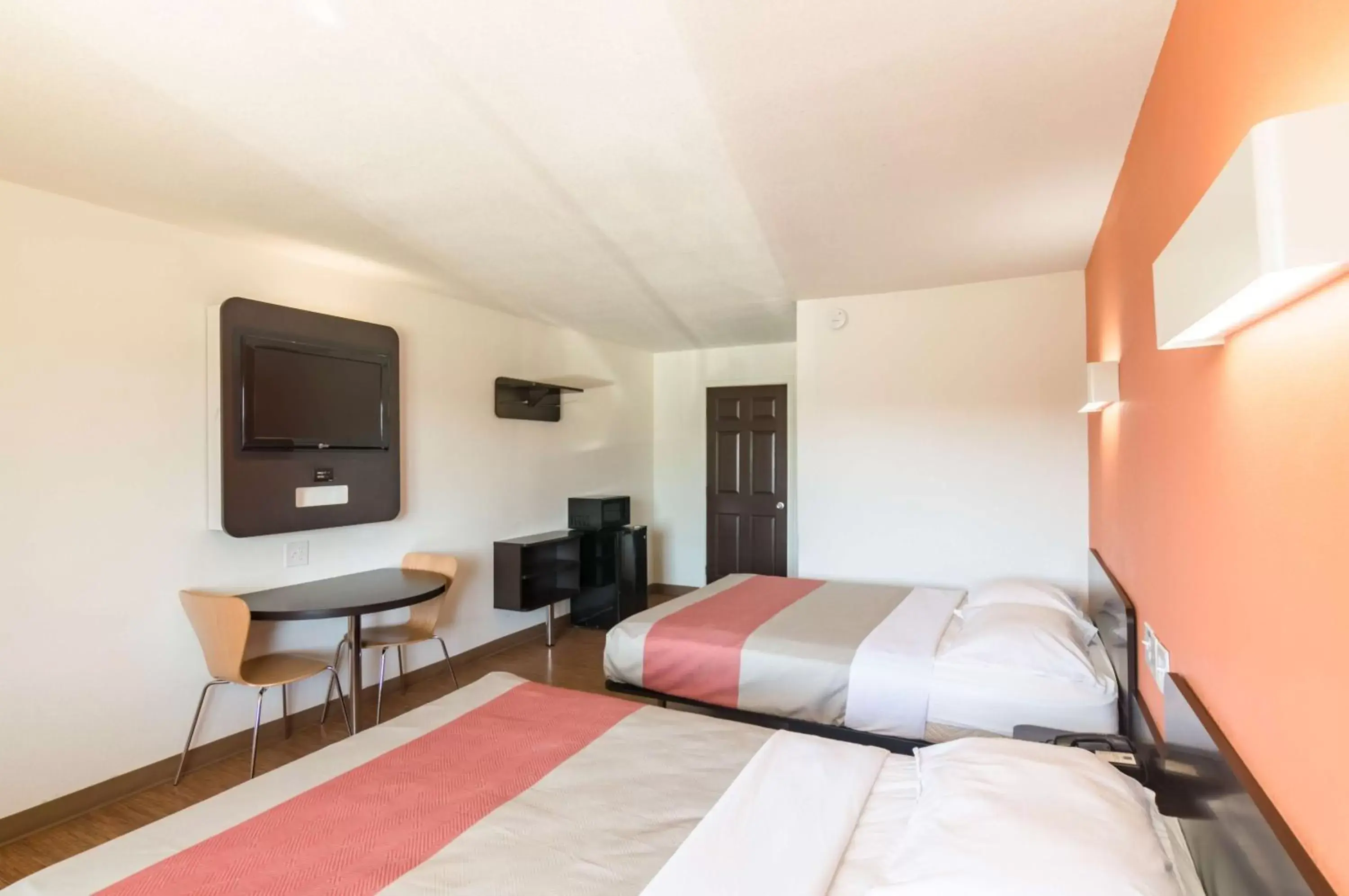 Queen Room with Two Queen Beds - Non-Smoking in Motel 6-Wichita Falls, TX - North Queen Room with Two Queen Beds - Non-Smoking in Motel 6-Wichita Falls, TX - North