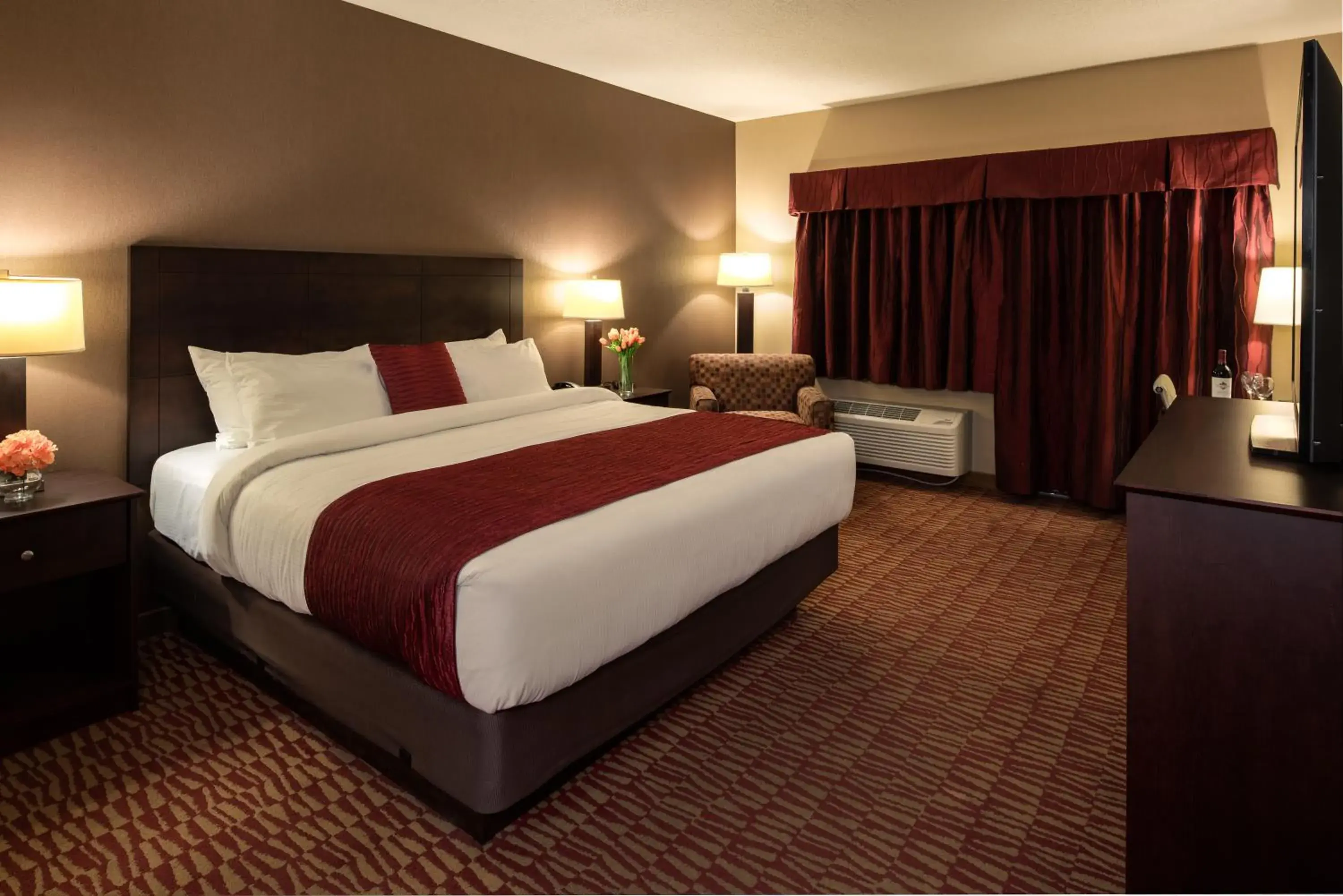 Deluxe King NonSmoking Pet-Friendly in Lakeside Hotel Casino Deluxe King NonSmoking Pet-Friendly in Lakeside Hotel Casino