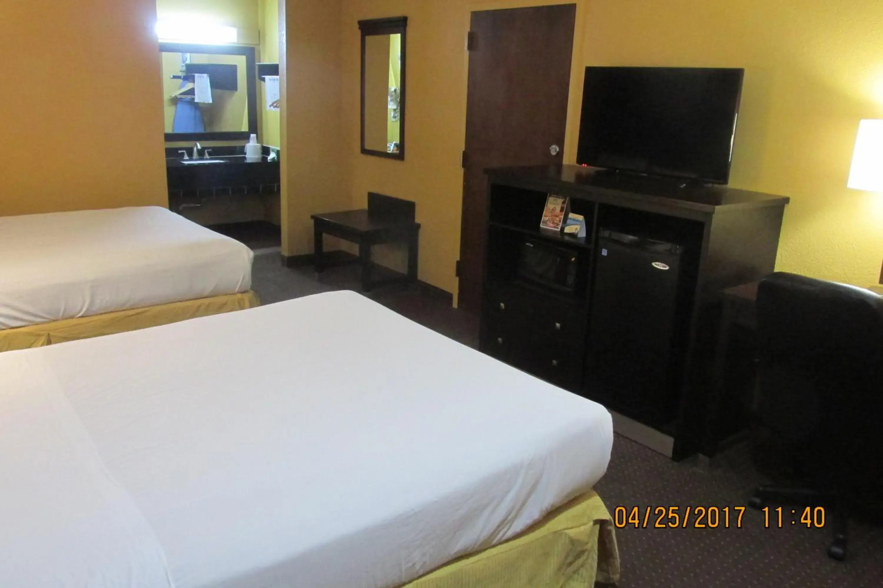 Standard Room with Two Queen Beds Smoking in Americas Best Value Inn Byram Standard Room with Two Queen Beds Smoking in Americas Best Value Inn Byram