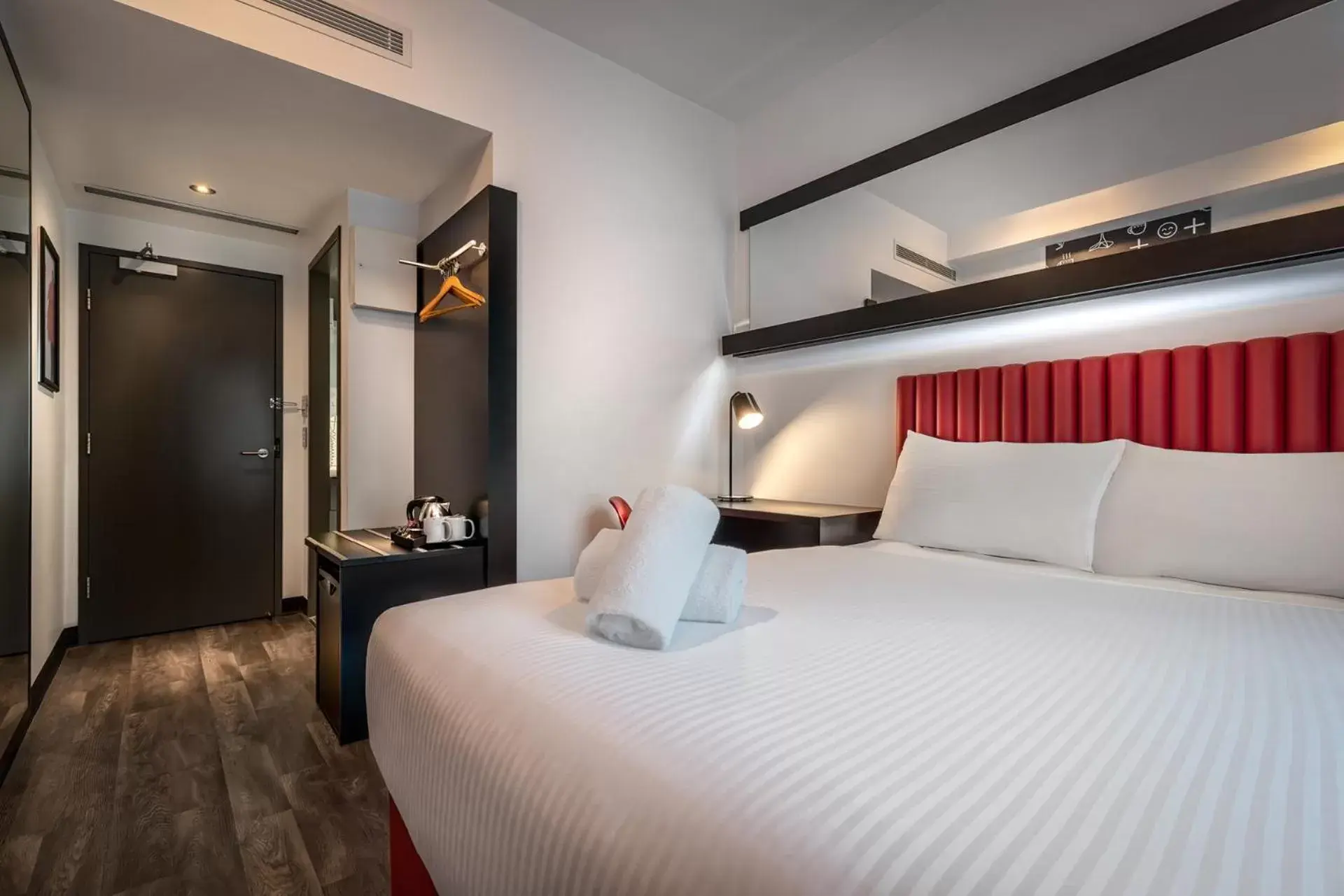 Standard Queen Room in Essence Hotel Carlton Standard Queen Room in Essence Hotel Carlton