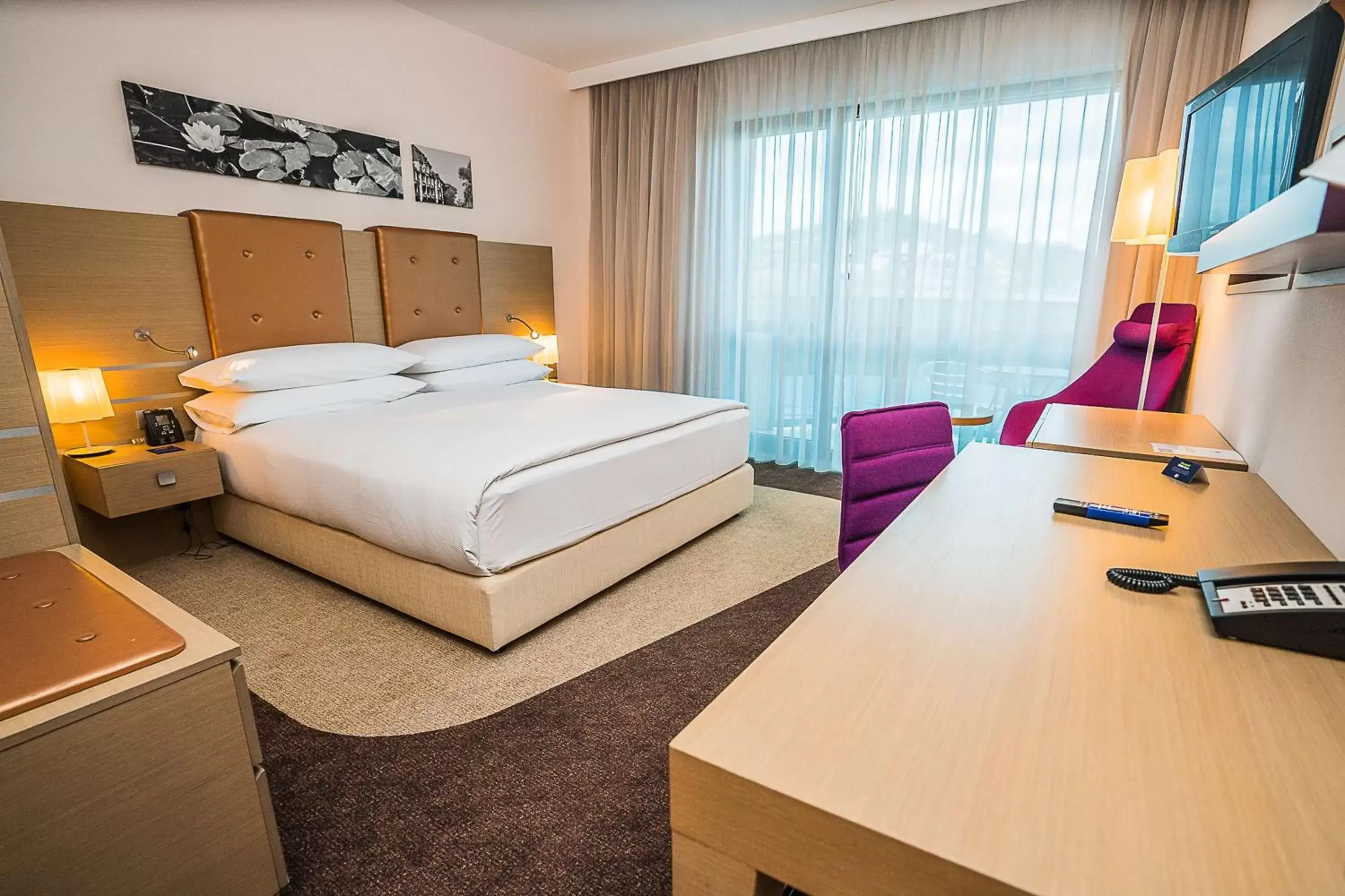 Deluxe Family Room with Balcony in DoubleTree by Hilton Oradea Deluxe Family Room with Balcony in DoubleTree by Hilton Oradea