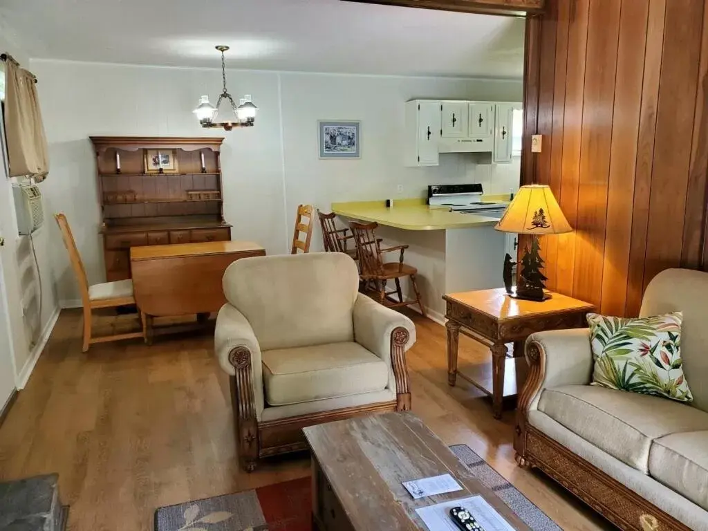 Two-Bedroom Suite in Meadowlark Motel with Restaurant & Bar Two-Bedroom Suite in Meadowlark Motel with Restaurant & Bar