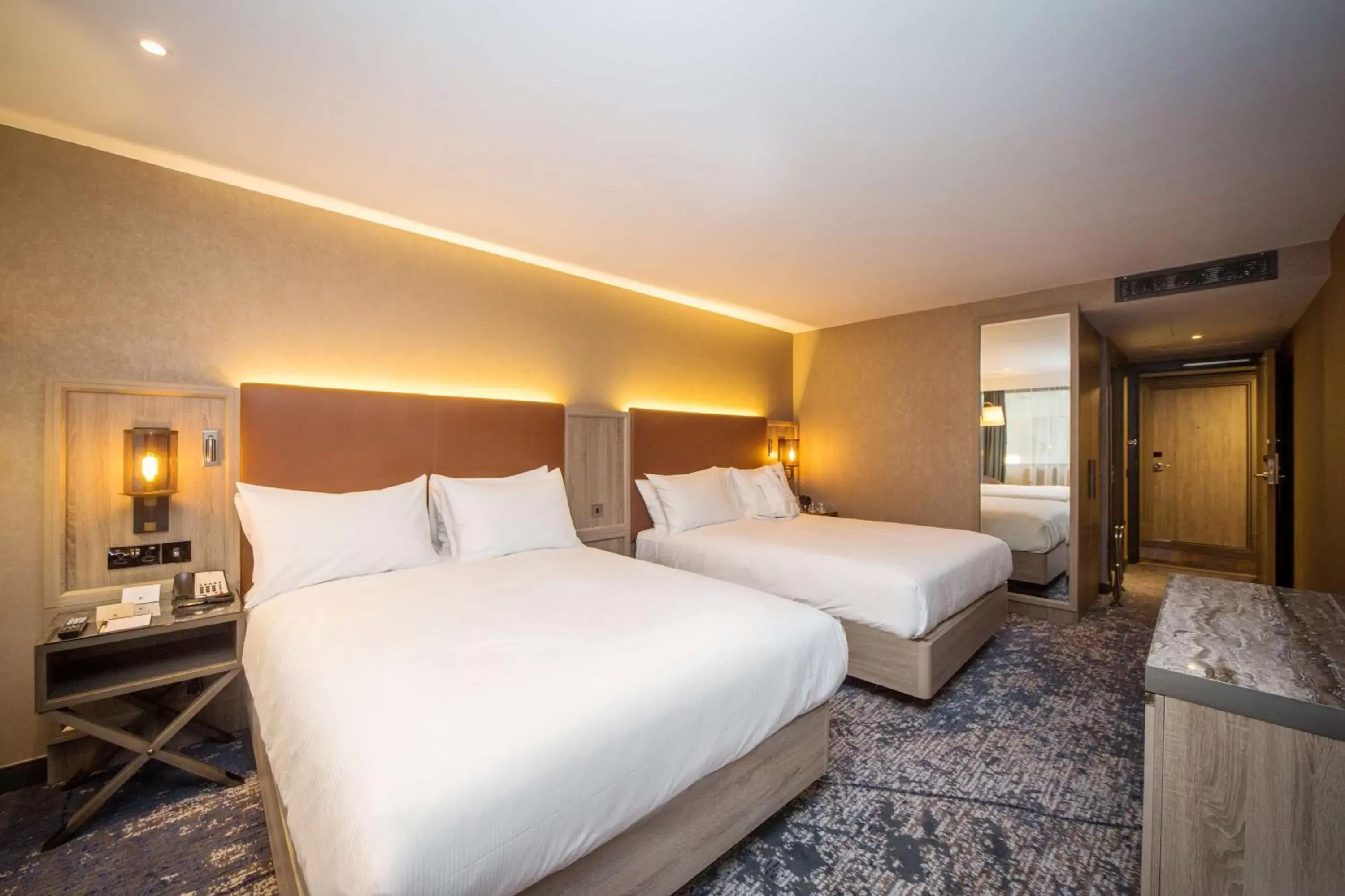 Deluxe Queen Room with Two Queen Beds in DoubleTree by Hilton London Kingston Upon Thames Deluxe Queen Room with Two Queen Beds in DoubleTree by Hilton London Kingston Upon Thames