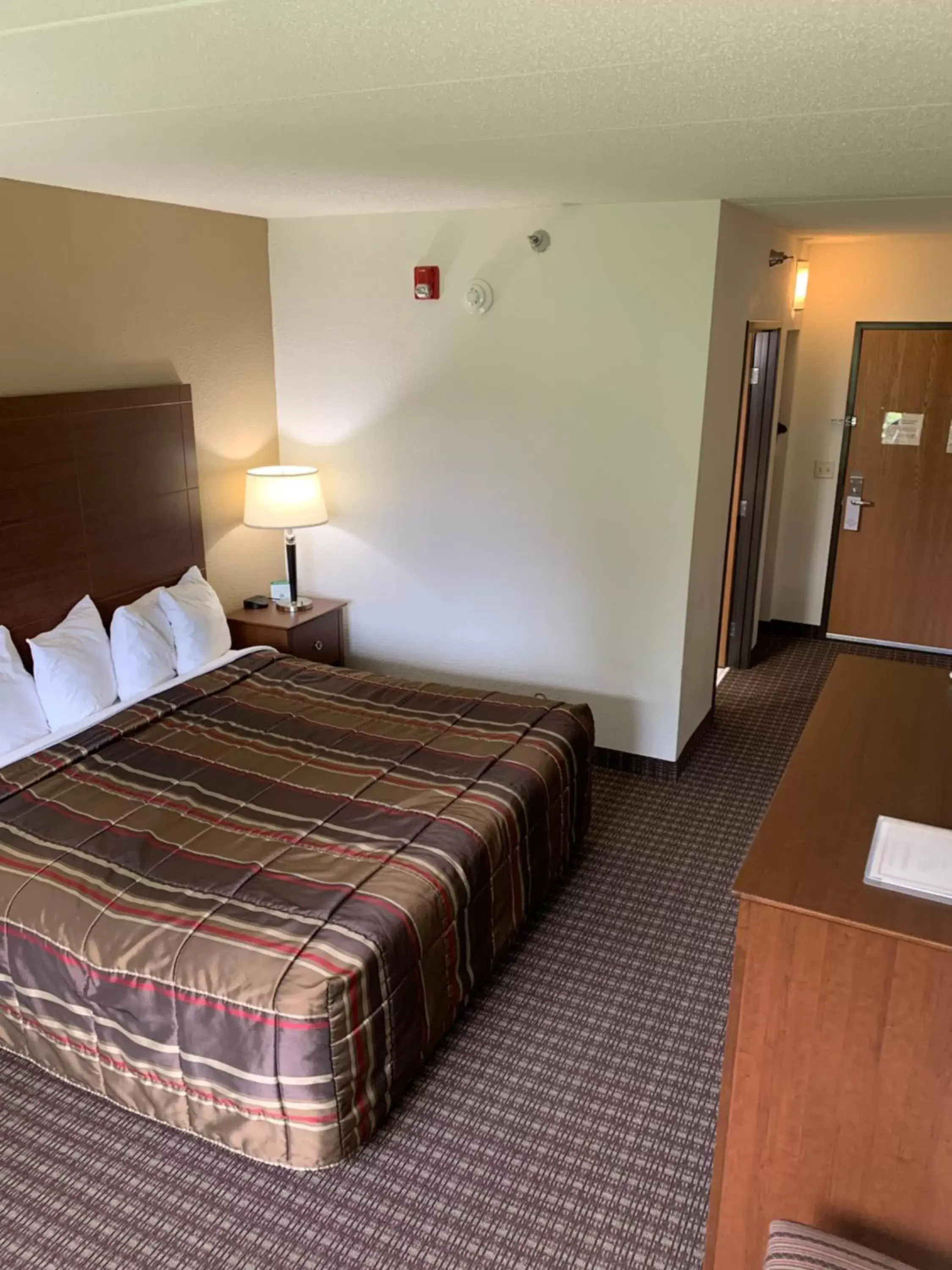 King Room - Disability Access in Nichols Inn of Red Wing King Room - Disability Access in Nichols Inn of Red Wing