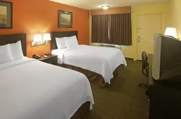 Queen Room with Two Queen Beds - Non-Smoking in Americas Best Value Inn Waco - Franklin Avenue Queen Room with Two Queen Beds - Non-Smoking in Americas Best Value Inn Waco - Franklin Avenue