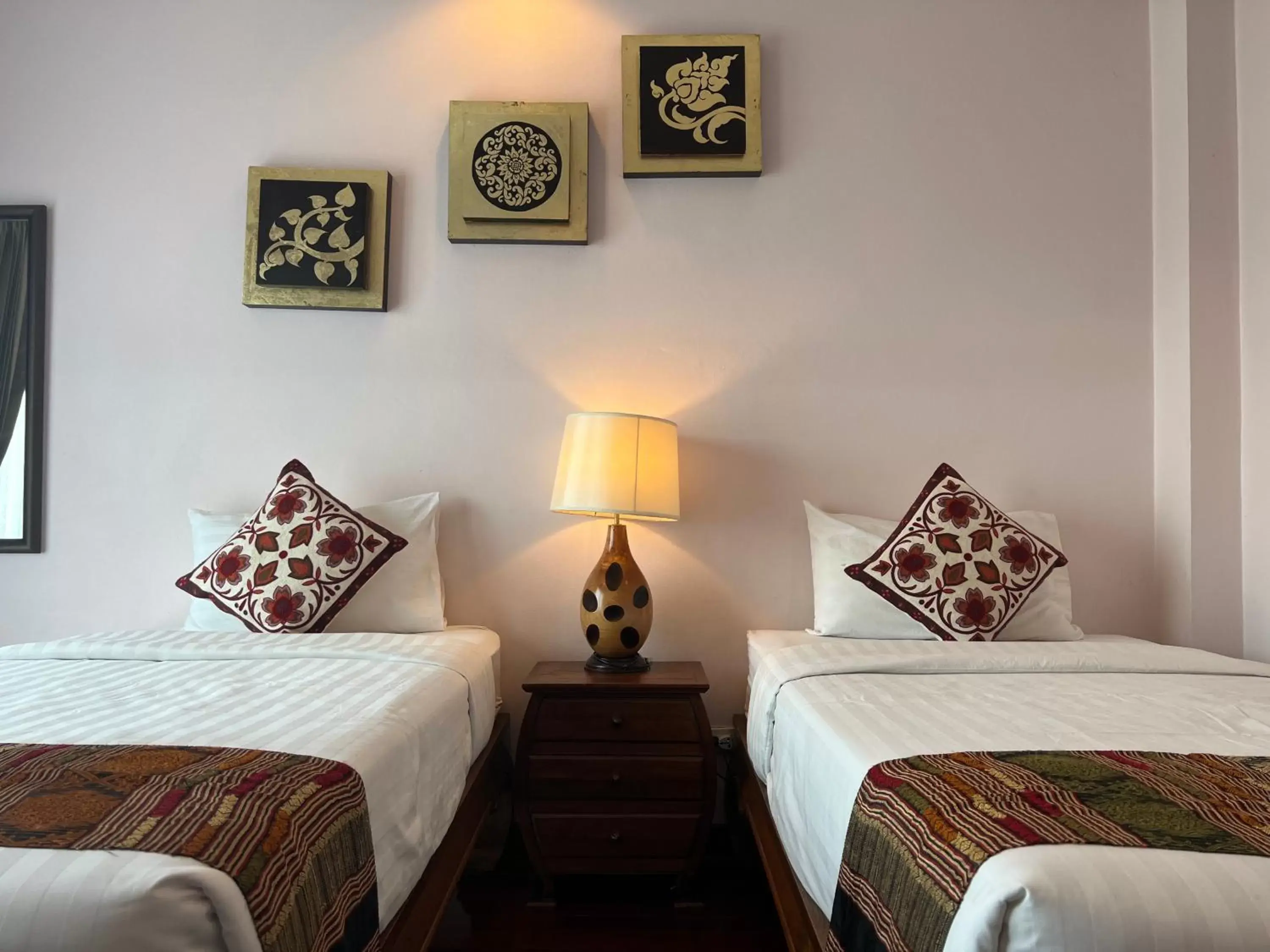 Deluxe Twin with Balcony in Pha Thai House Deluxe Twin with Balcony in Pha Thai House