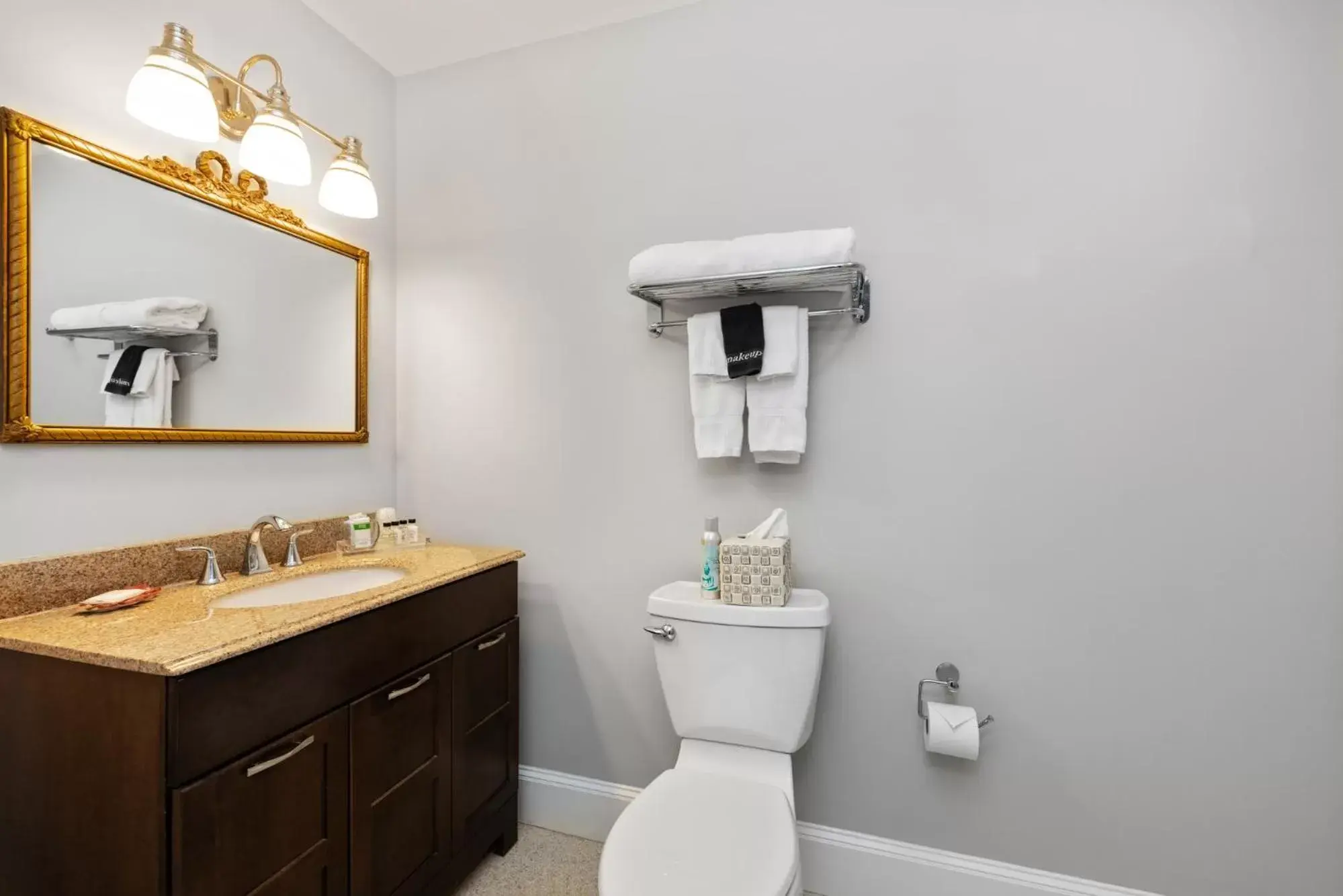 Queen Room in Noble House Inn Queen Room in Noble House Inn