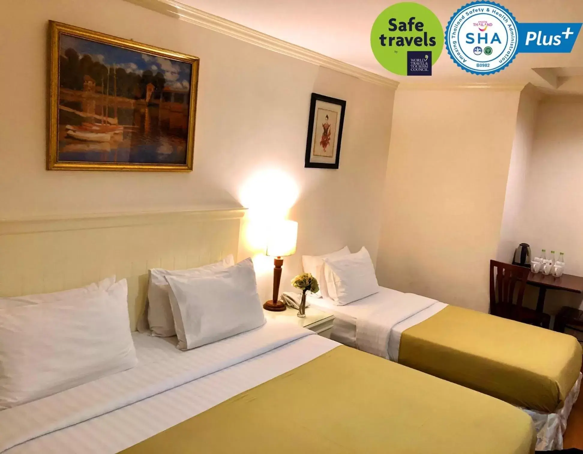 Deluxe Triple Room in The Victory Residences Bangkok Deluxe Triple Room in The Victory Residences Bangkok