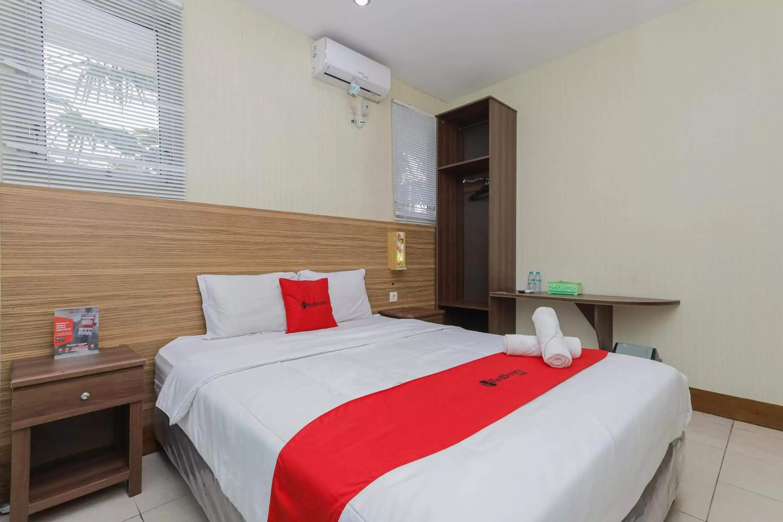 Double Room in RedDoorz Syariah @ Klojen Malang Double Room in RedDoorz Syariah @ Klojen Malang