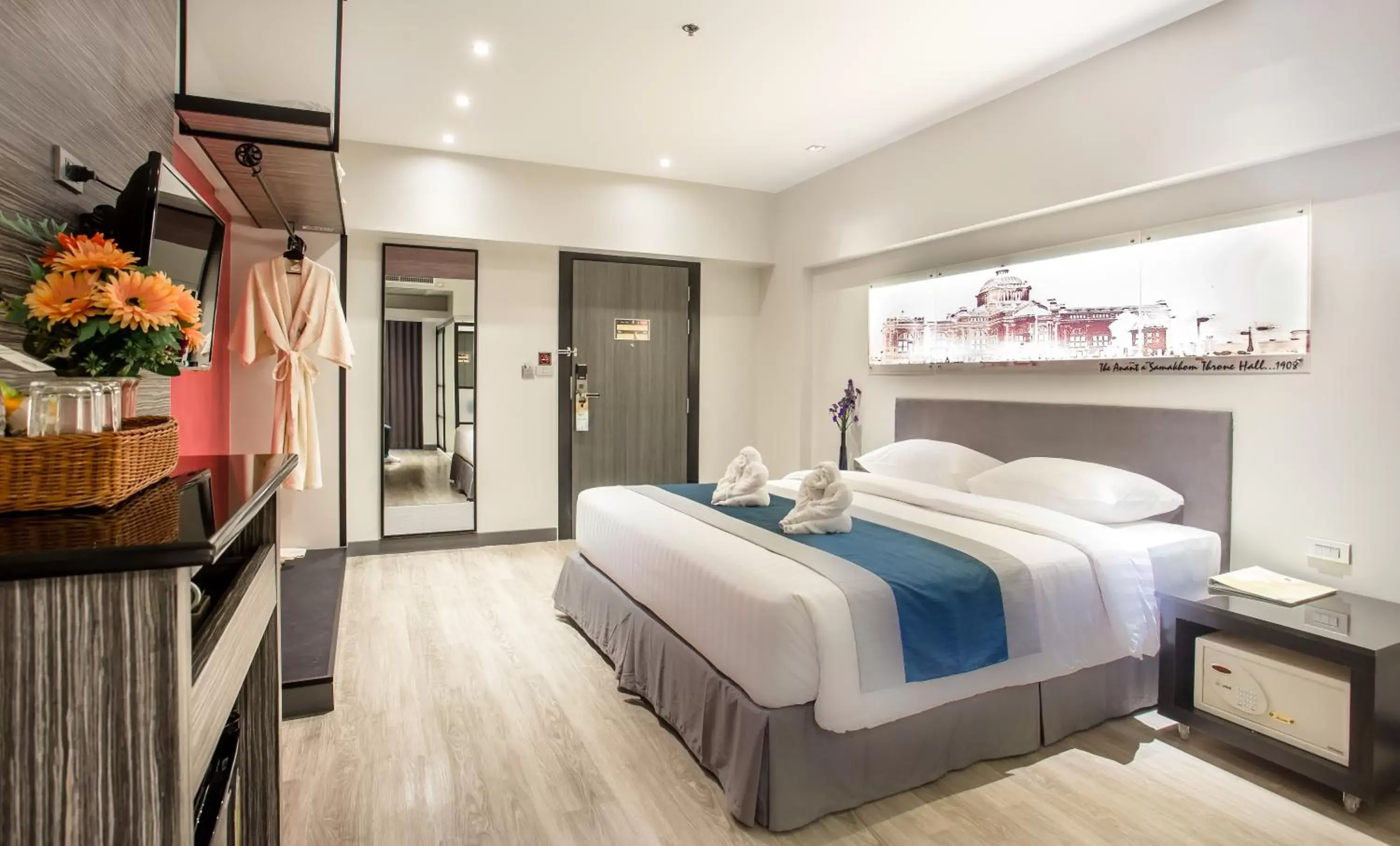 Deluxe Canal Double Room in Nouvo City Hotel Deluxe Canal Double Room in Nouvo City Hotel