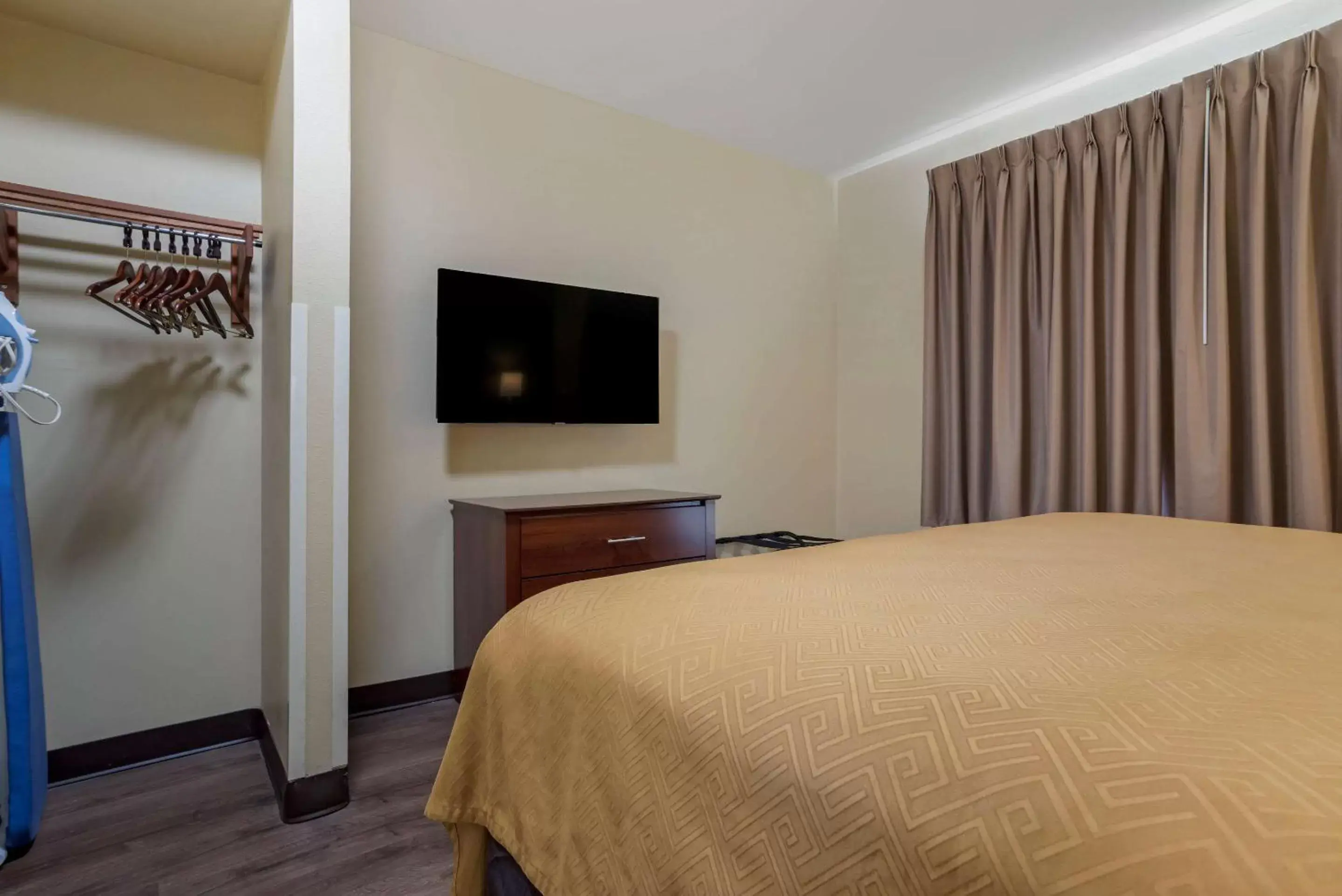 Standard Room - Non-Smoking in Econo Lodge Inn & Suites Standard Room - Non-Smoking in Econo Lodge Inn & Suites