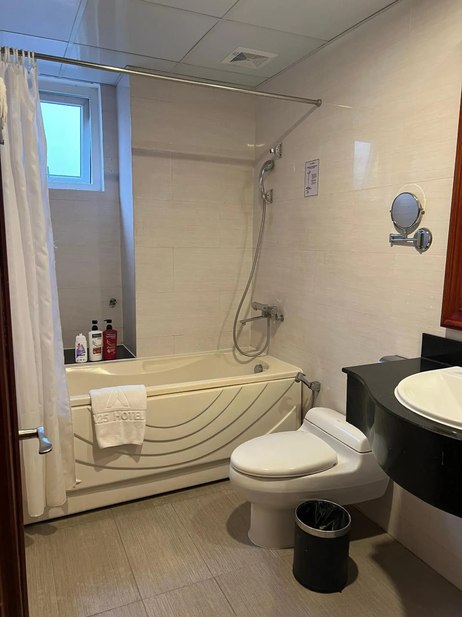 Deluxe Double Room in A25 Hotel - 19 Phan Đình Phùng Deluxe Double Room in A25 Hotel - 19 Phan Đình Phùng