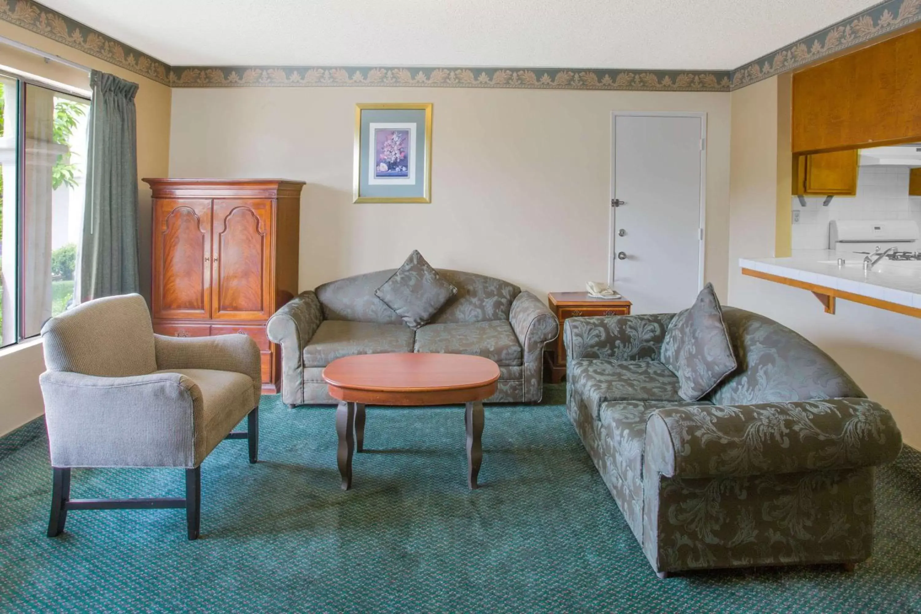 King Room - Mobility Access/Non-Smoking in Travelodge by Wyndham Costa Mesa Newport Beach Hacienda King Room - Mobility Access/Non-Smoking in Travelodge by Wyndham Costa Mesa Newport Beach Hacienda