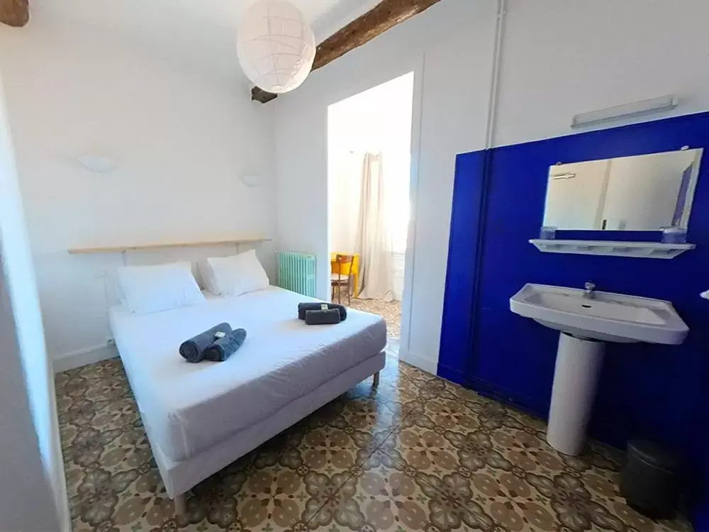 Double Room with Sea View with shared toilets in LA CASA DINA Double Room with Sea View with shared toilets in LA CASA DINA