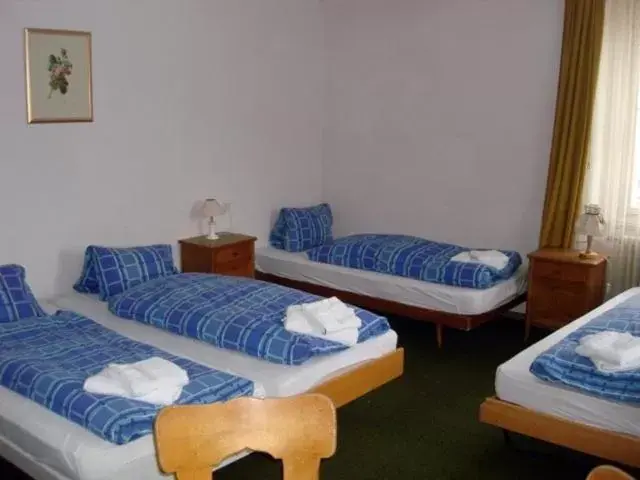 Quadruple Room with Shared Bathroom in Hotel Quellenhof Quadruple Room with Shared Bathroom in Hotel Quellenhof