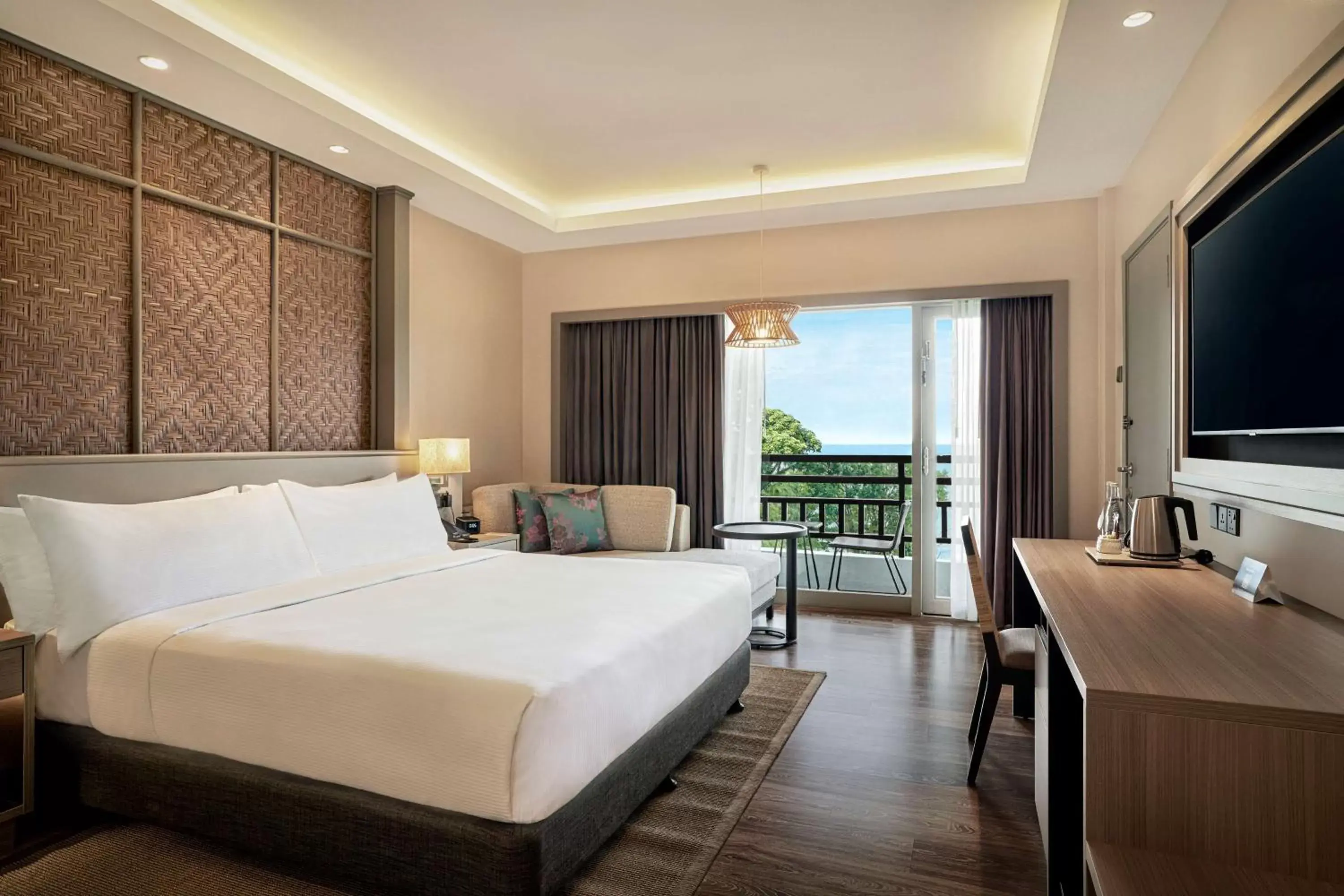 King Guest Room with Sea View and Balcony in DoubleTree by Hilton Damai Laut King Guest Room with Sea View and Balcony in DoubleTree by Hilton Damai Laut