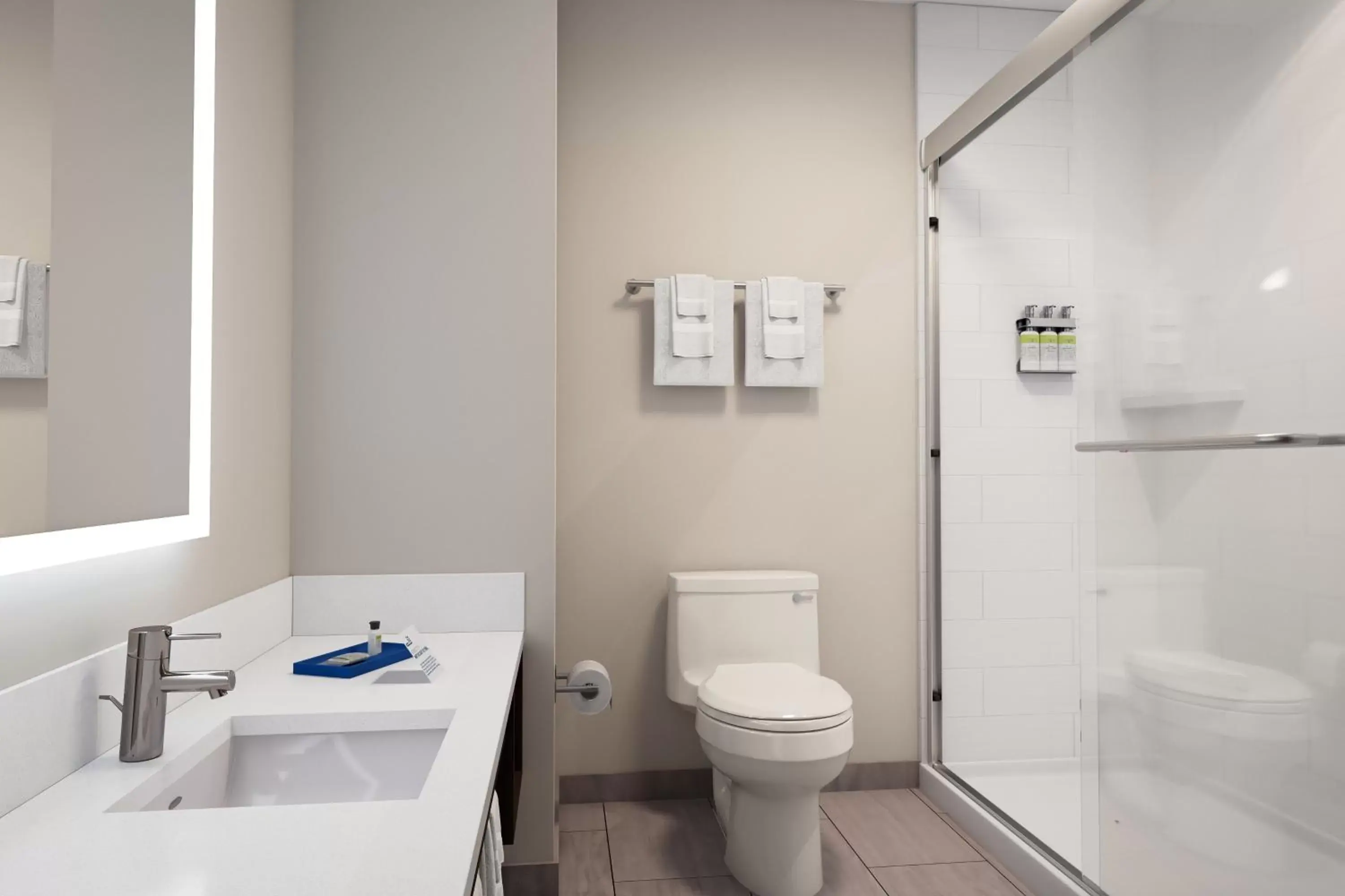 King Room with Hearing Accessible Roll In Shower - Non-Smoking in Holiday Inn Express - Gaffney, an IHG Hotel King Room with Hearing Accessible Roll In Shower - Non-Smoking in Holiday Inn Express - Gaffney, an IHG Hotel