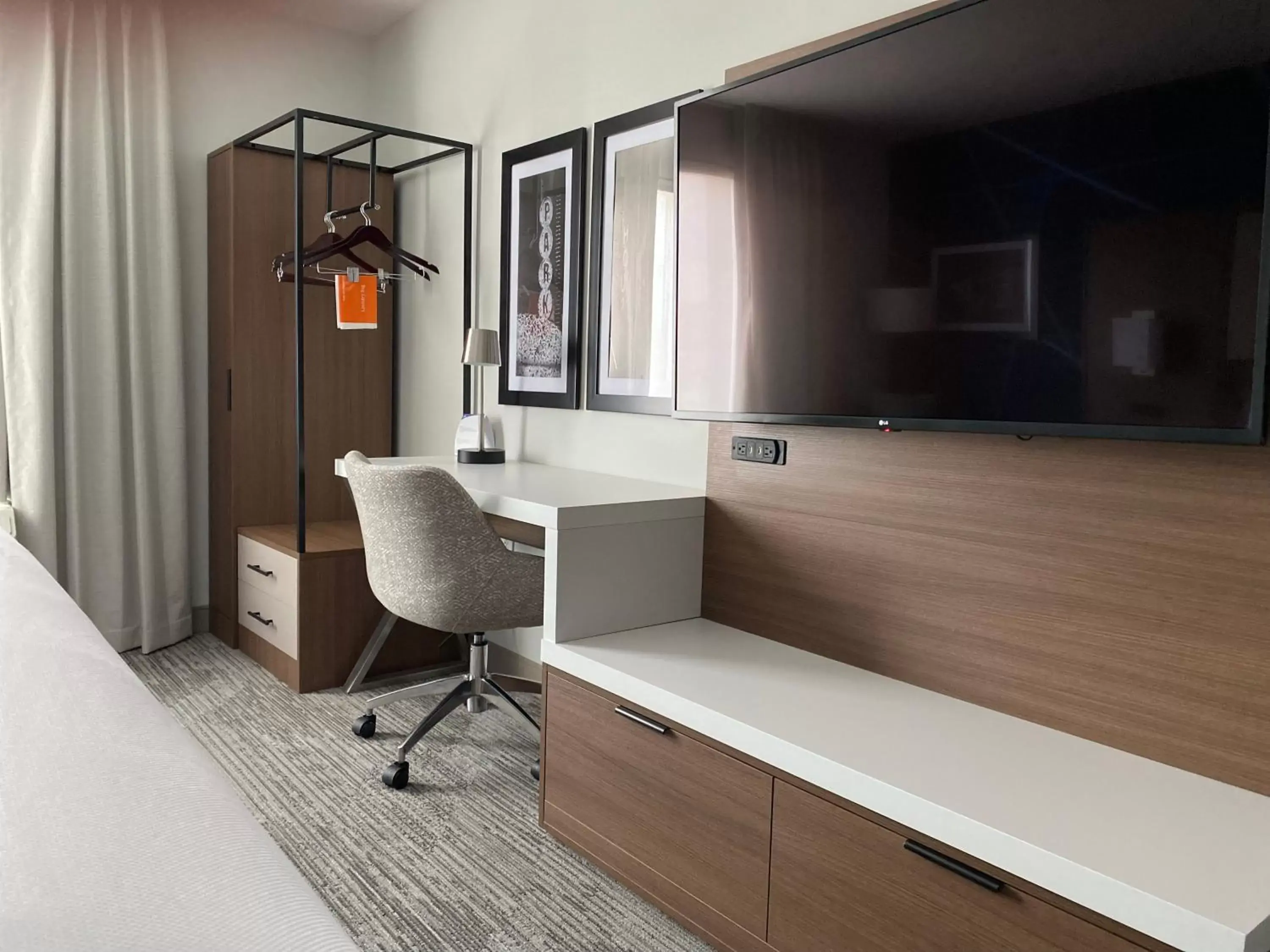 King Suite with Sofa - Non Smoking/Pet Friendly in Comfort Inn & Suites Gallatin - Nashville Metro King Suite with Sofa - Non Smoking/Pet Friendly in Comfort Inn & Suites Gallatin - Nashville Metro