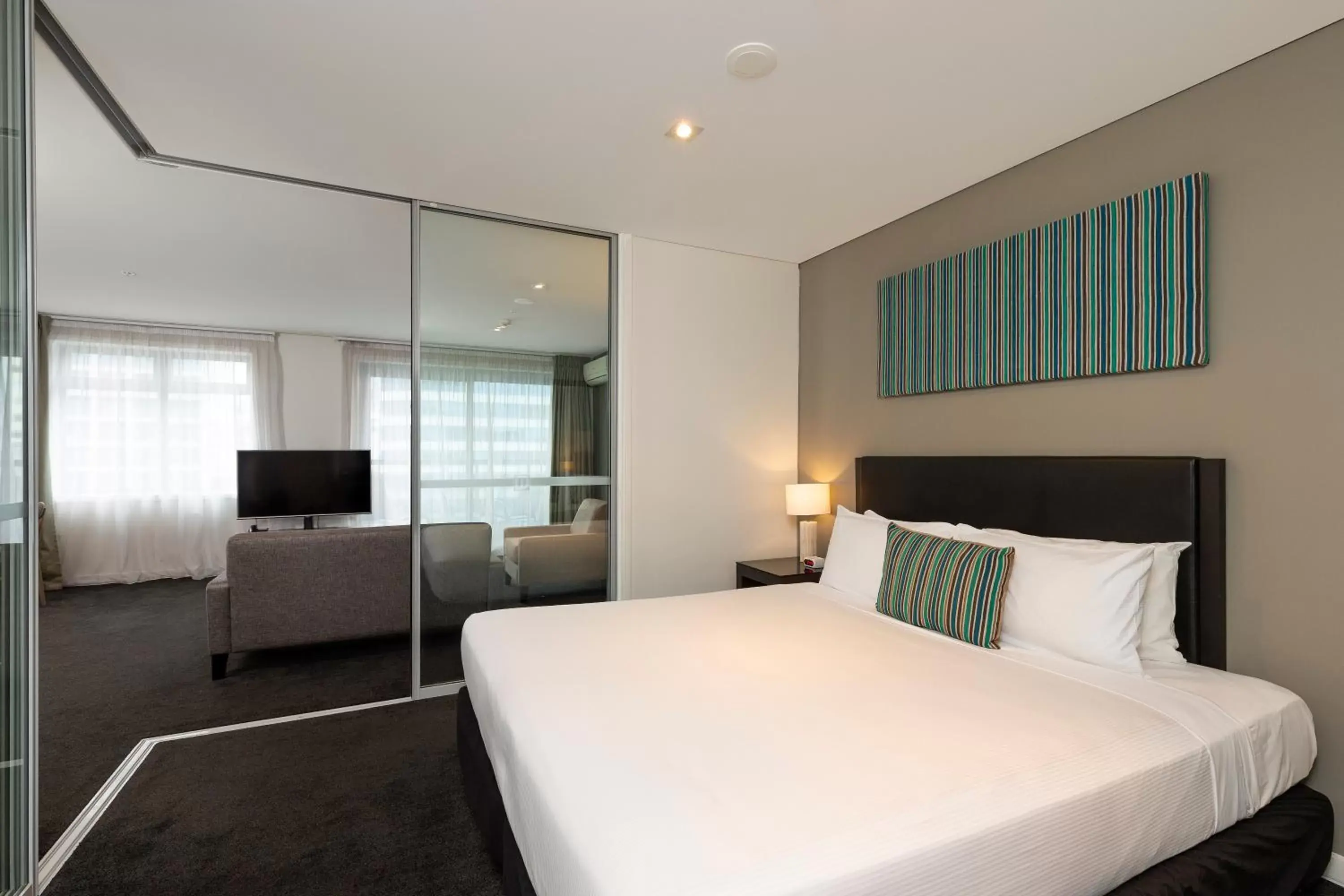 Studio with Balcony in Oaks Auckland Hotel Studio with Balcony in Oaks Auckland Hotel