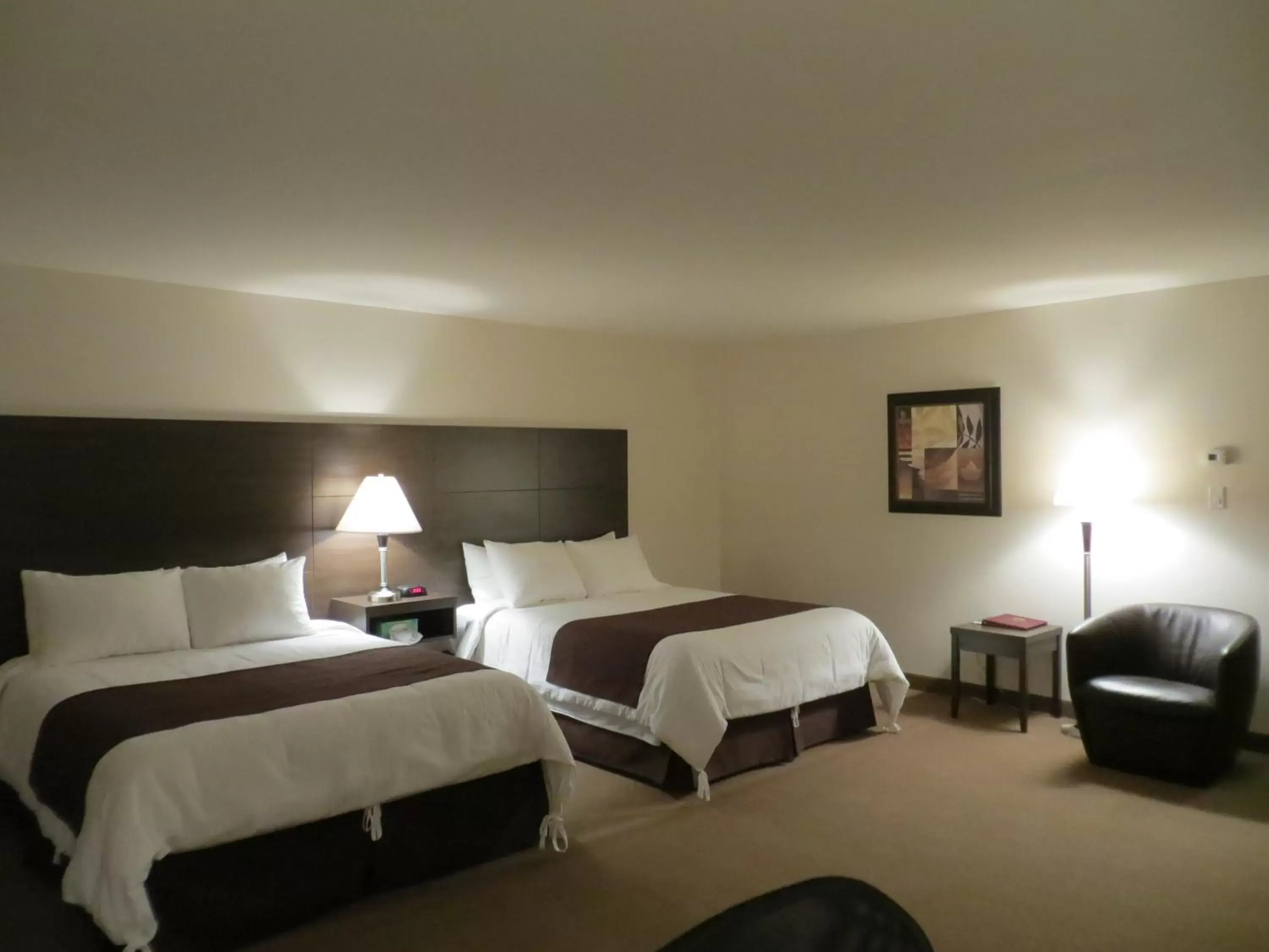 Queen Room with Two Queen Beds in Villegiature Deux Rivieres Resort Queen Room with Two Queen Beds in Villegiature Deux Rivieres Resort