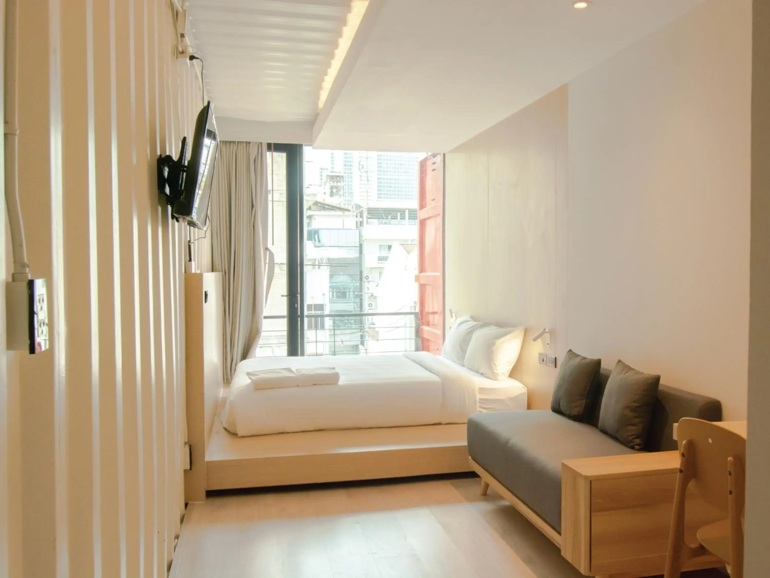 Deluxe Queen Room in Sleep Box Sukhumvit 22 Deluxe Queen Room in Sleep Box Sukhumvit 22