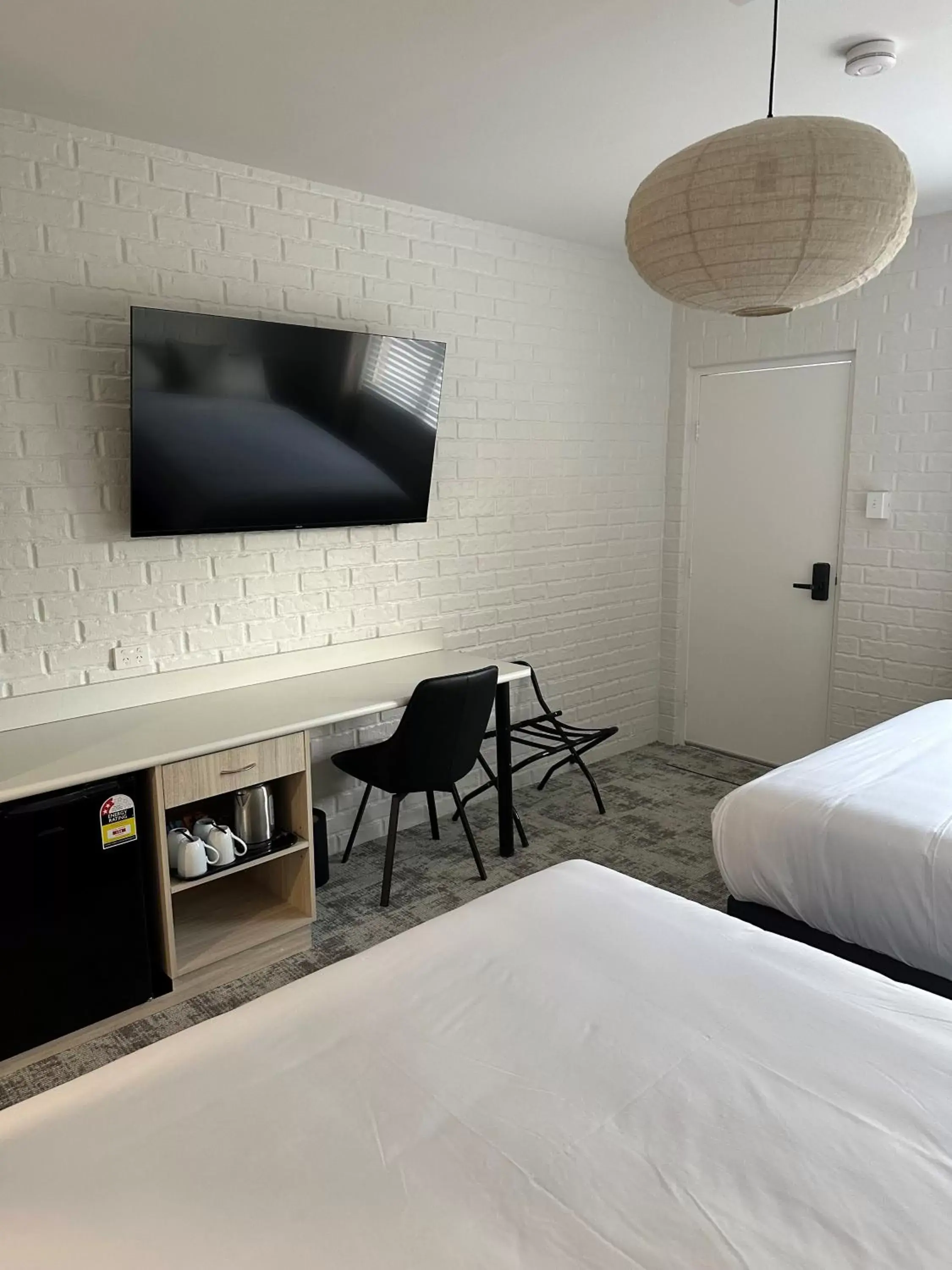 Deluxe Queen Room with Two Queen Beds in The Shamrock Hotel Deluxe Queen Room with Two Queen Beds in The Shamrock Hotel