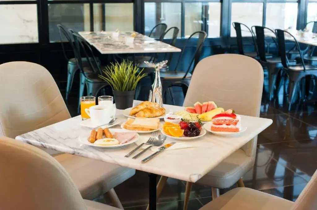 Executive Suite in Marigold Sukhumvit Executive Suite in Marigold Sukhumvit