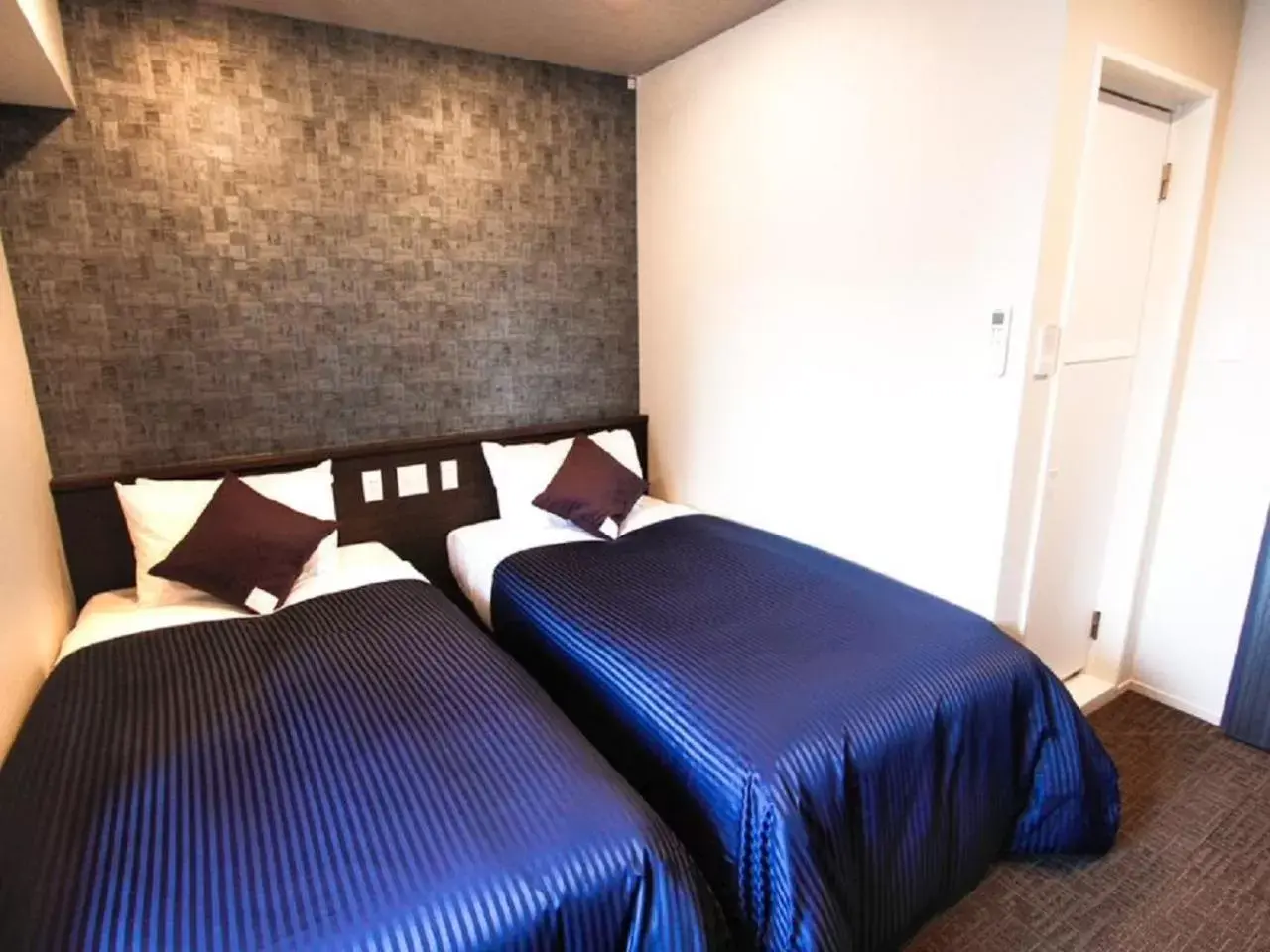 Twin Room - single occupancy - Smoking in HOTEL LiVEMAX Osaka Honmachi Twin Room - single occupancy - Smoking in HOTEL LiVEMAX Osaka Honmachi