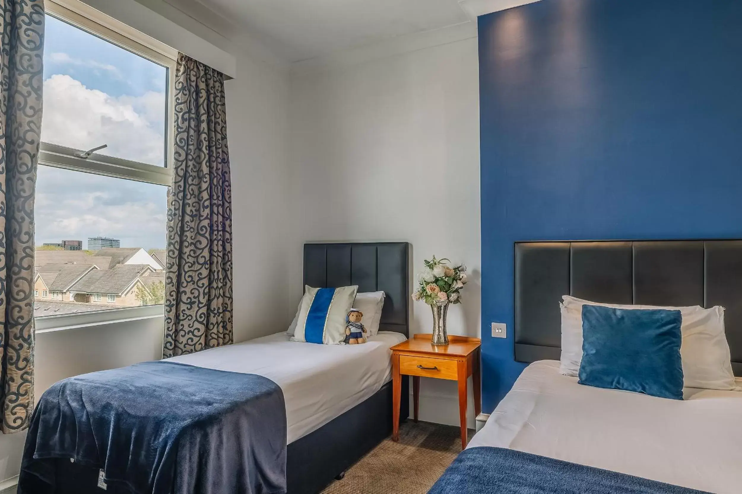 Classic Triple Room in Muthu Westcliff Hotel (Near London Southend Airport) Classic Triple Room in Muthu Westcliff Hotel (Near London Southend Airport)