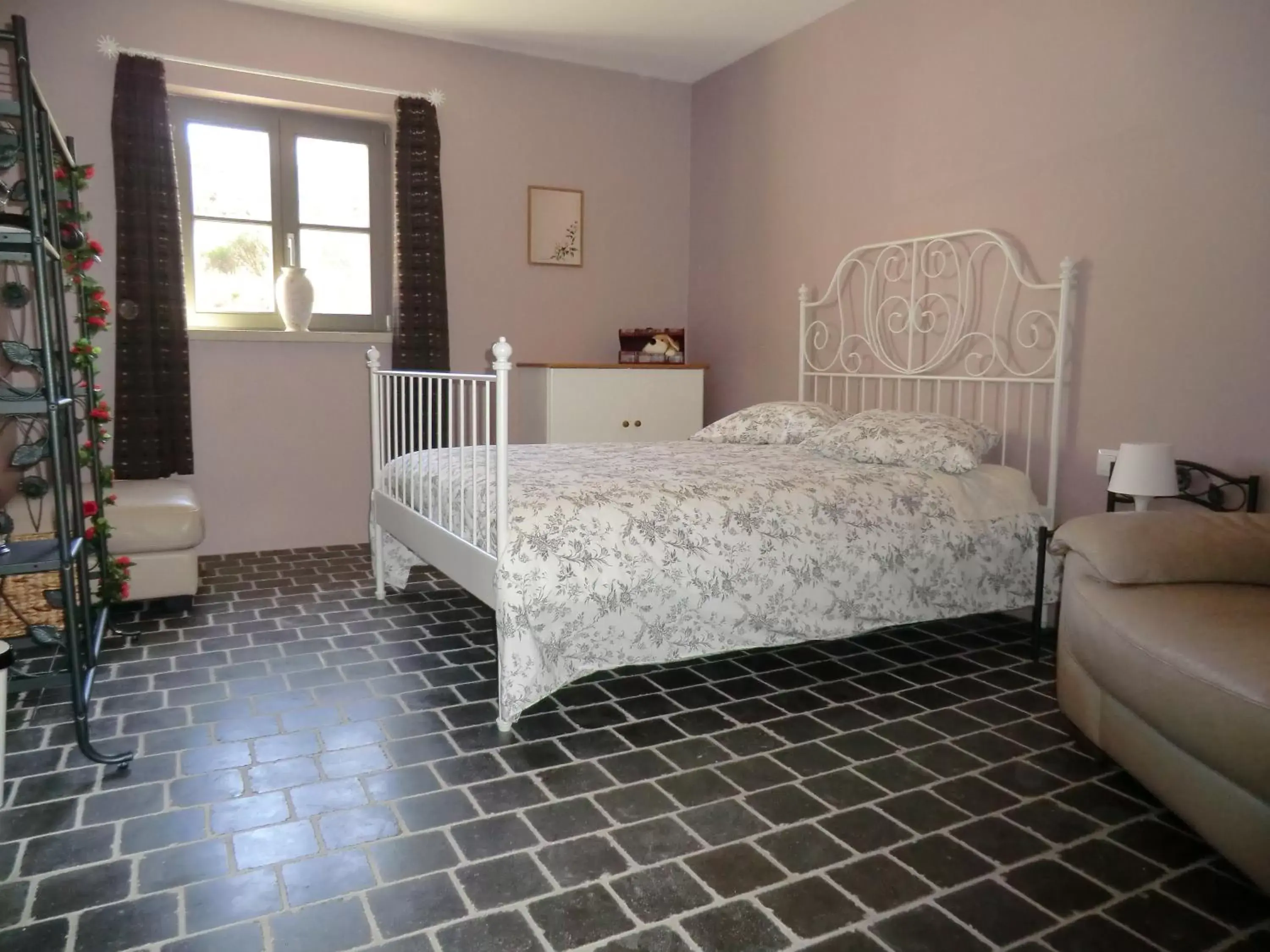 Large Double Room in La Bastide de Fontaille Large Double Room in La Bastide de Fontaille