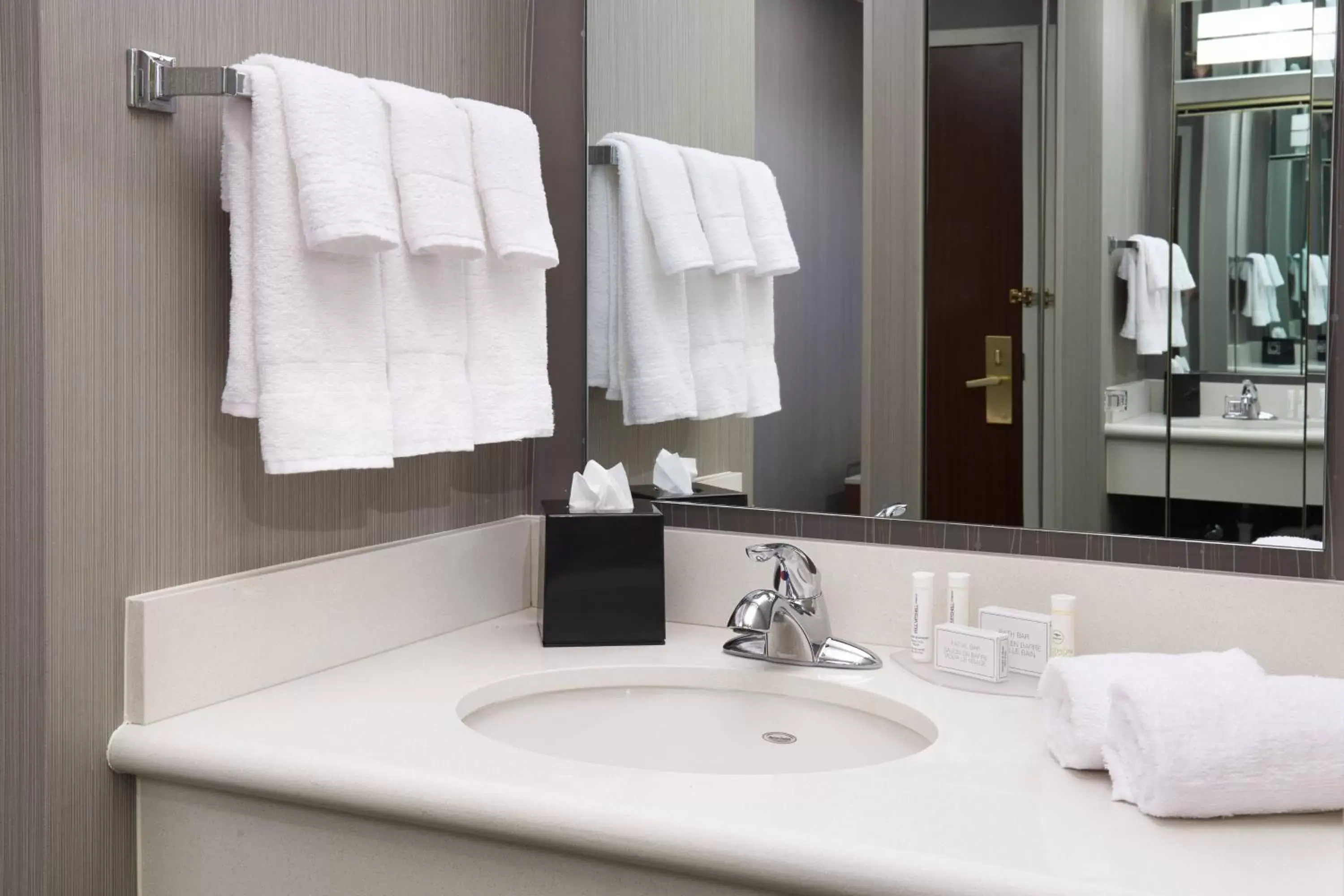 Double Room with Two Double Beds in Courtyard Cleveland Independence Double Room with Two Double Beds in Courtyard Cleveland Independence