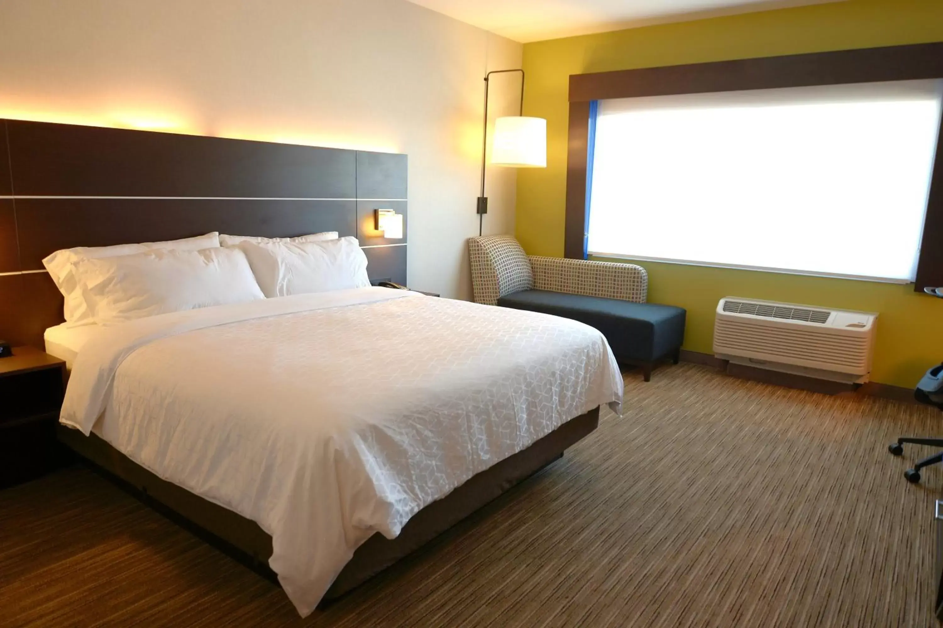 King Room - Hearing Accessible - Roll-in Shower in Holiday Inn Express & Suites Onalaska - La Crosse Area, an IHG Hotel King Room - Hearing Accessible - Roll-in Shower in Holiday Inn Express & Suites Onalaska - La Crosse Area, an IHG Hotel