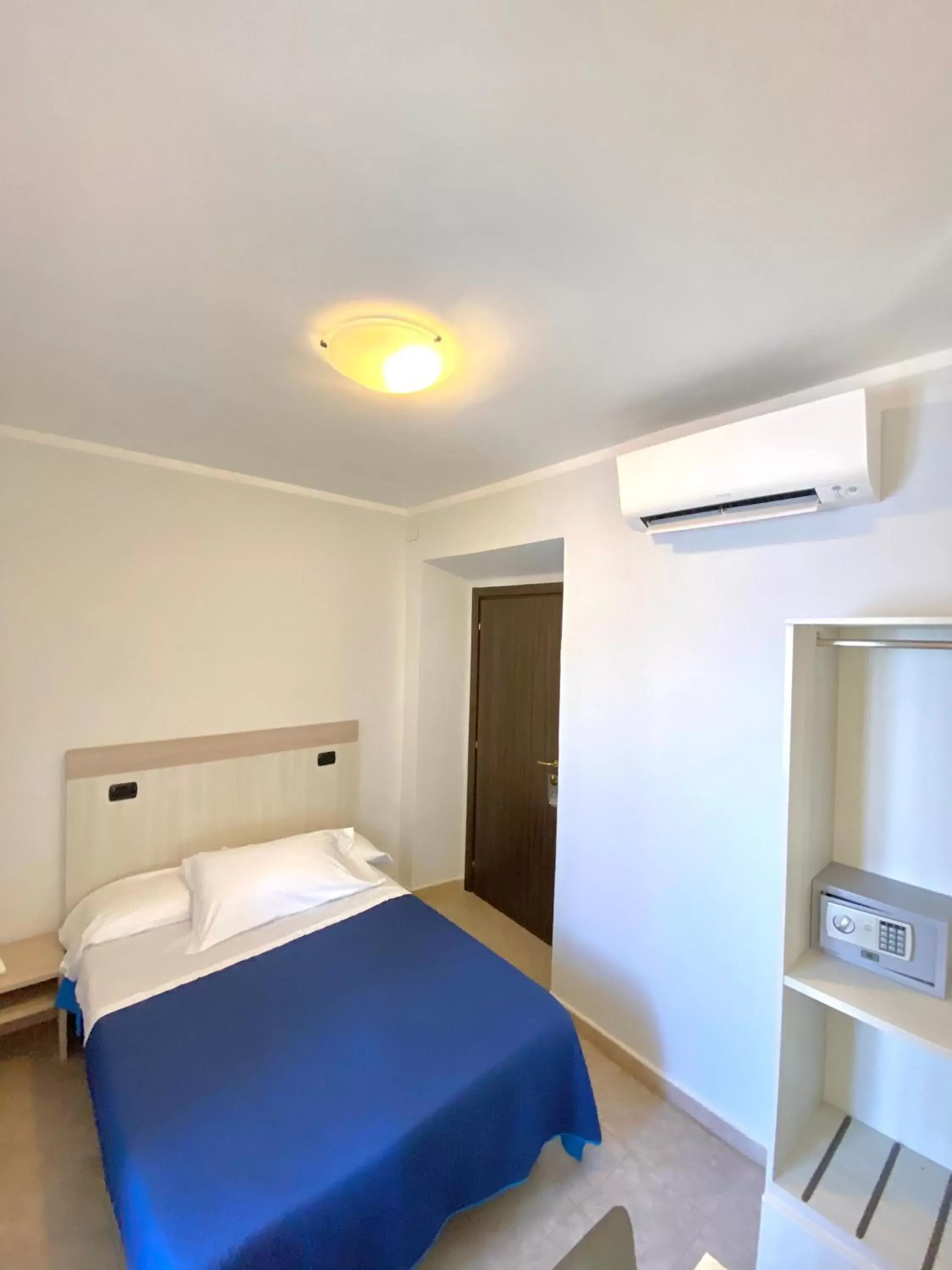 Single Room in Hotel Venezia Single Room in Hotel Venezia