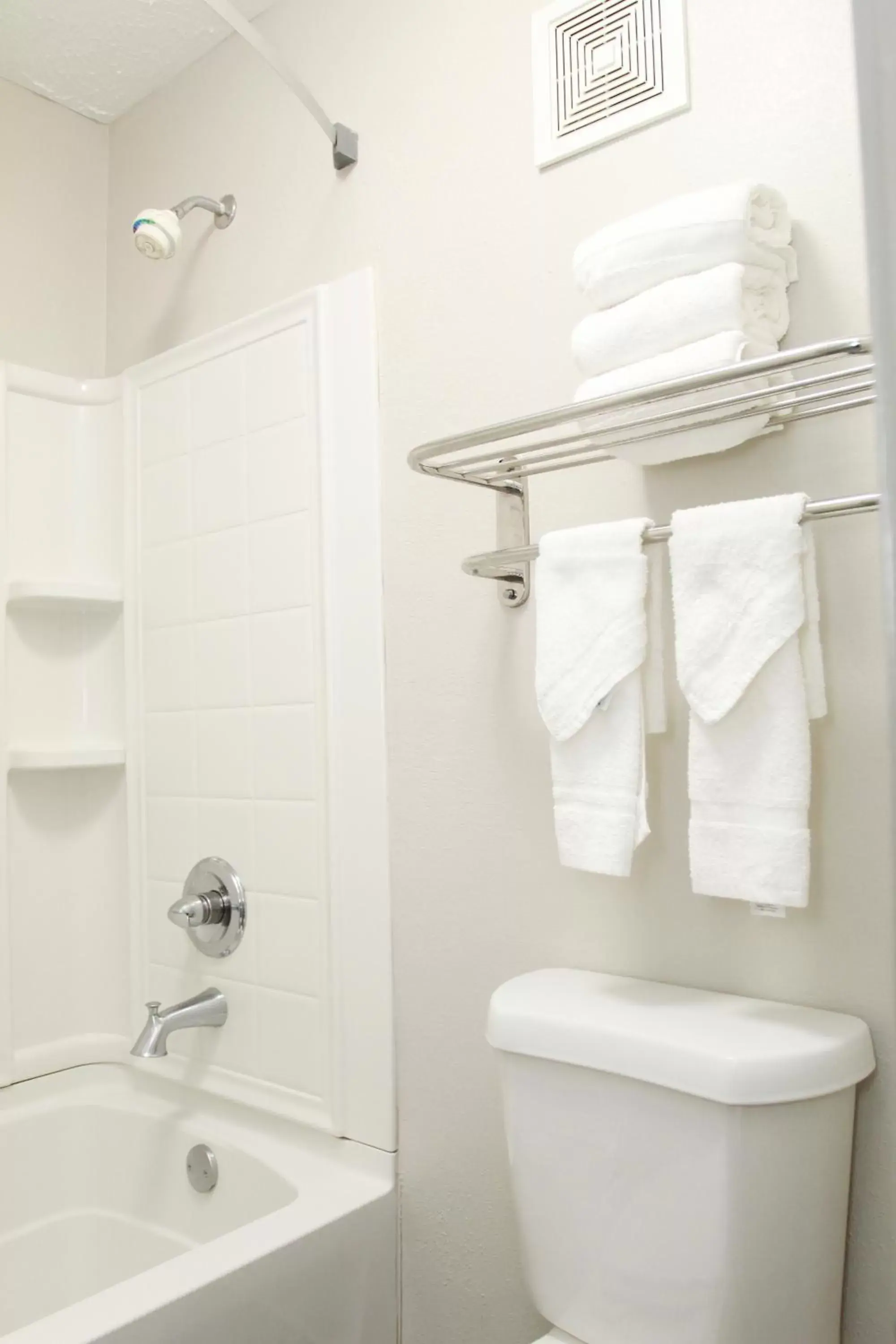 King Room - Non-Smoking in Days Inn by Wyndham Forest King Room - Non-Smoking in Days Inn by Wyndham Forest