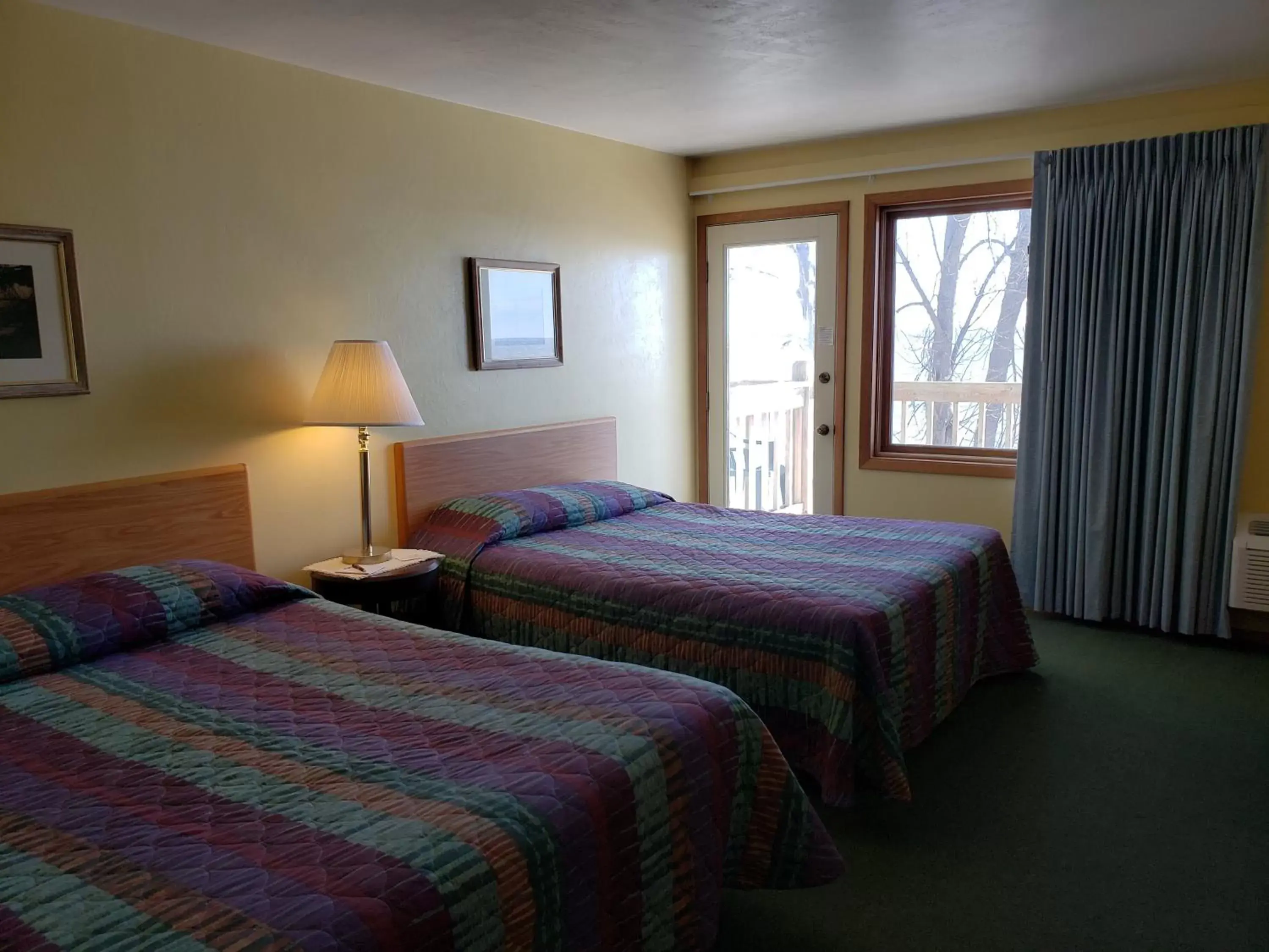 Double Room with Lake View in Algoma Beach Motel Double Room with Lake View in Algoma Beach Motel