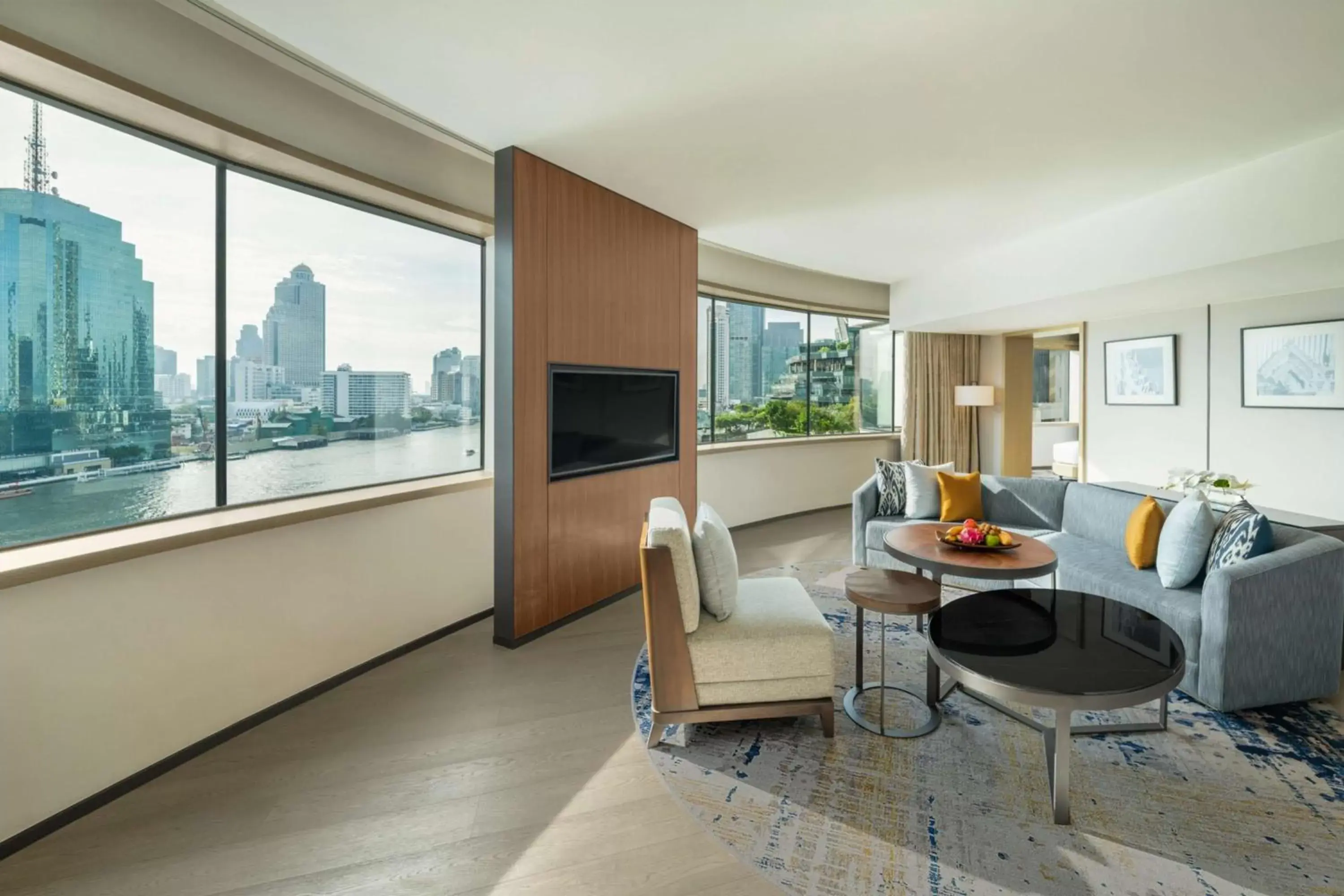 Panoramic Executive Suite in Millennium Hilton Bangkok Panoramic Executive Suite in Millennium Hilton Bangkok