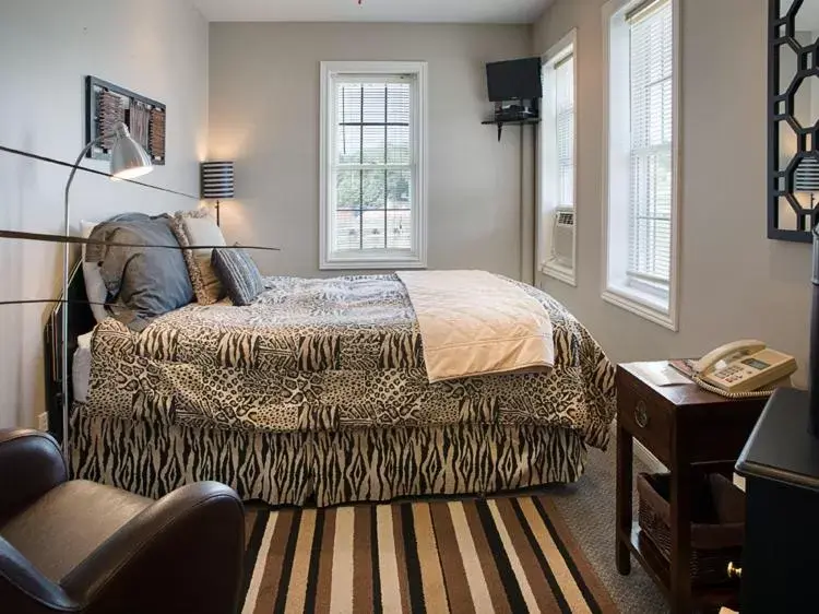 Queen Room in Inn on the Harbour and Telegraph House Queen Room in Inn on the Harbour and Telegraph House