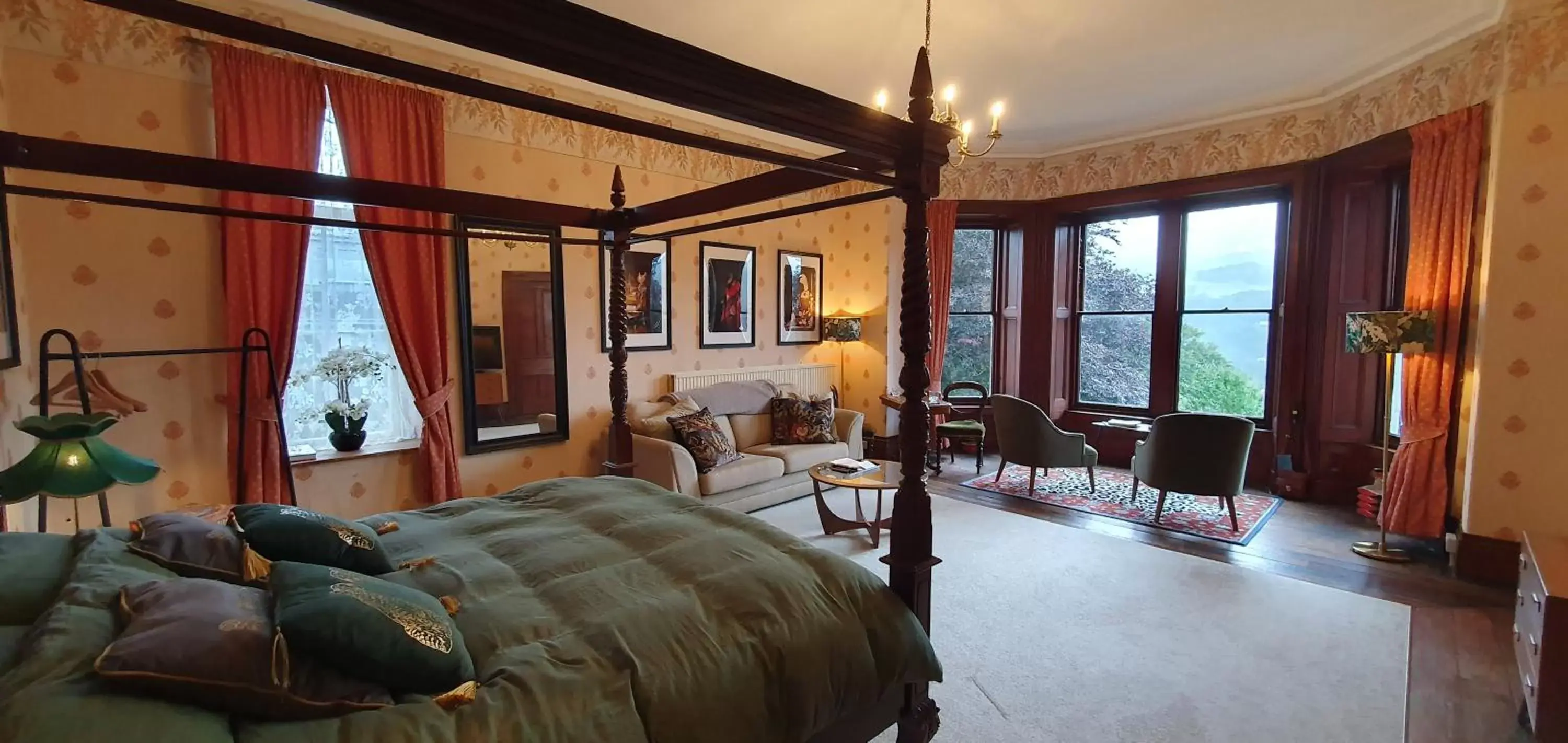 Bed, Seating Area in Cader Suite plus Luxury Hot Tub Bed, Seating Area in Cader Suite plus Luxury Hot Tub