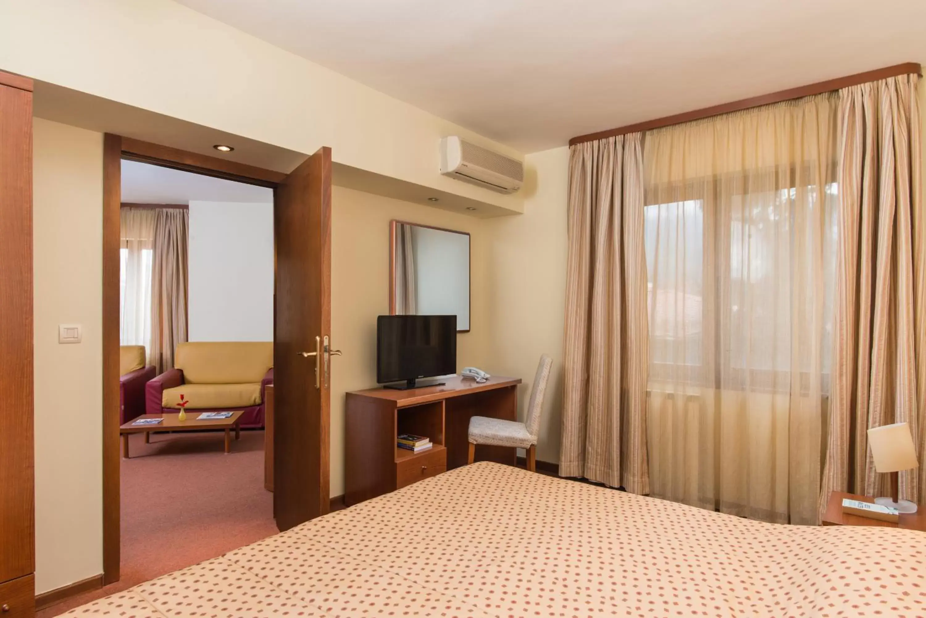 Suite with Garden View without Balcony in Hotel Pirin Suite with Garden View without Balcony in Hotel Pirin