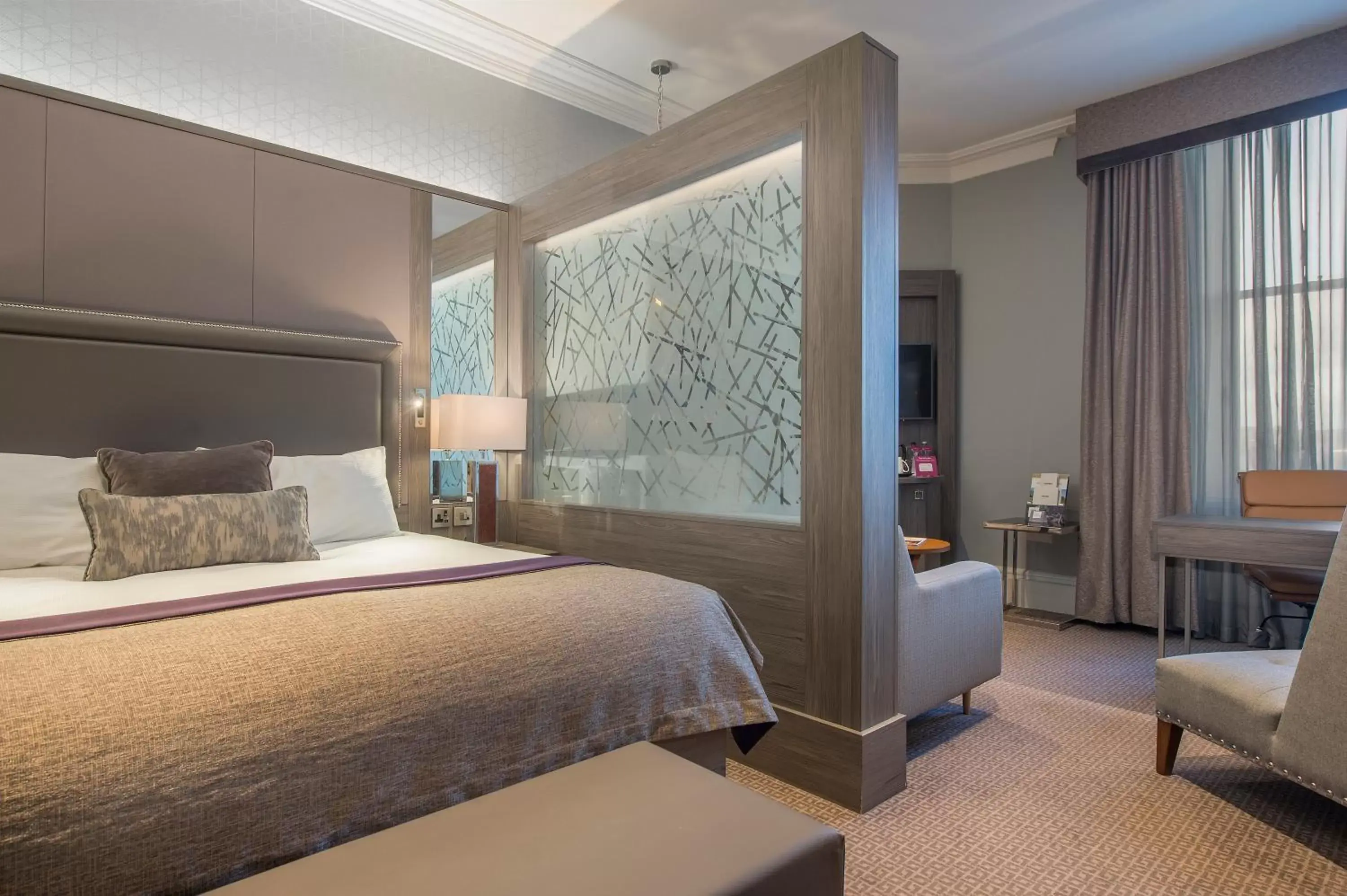 Junior King Suite in Crowne Plaza - Sheffield by IHG Junior King Suite in Crowne Plaza - Sheffield by IHG