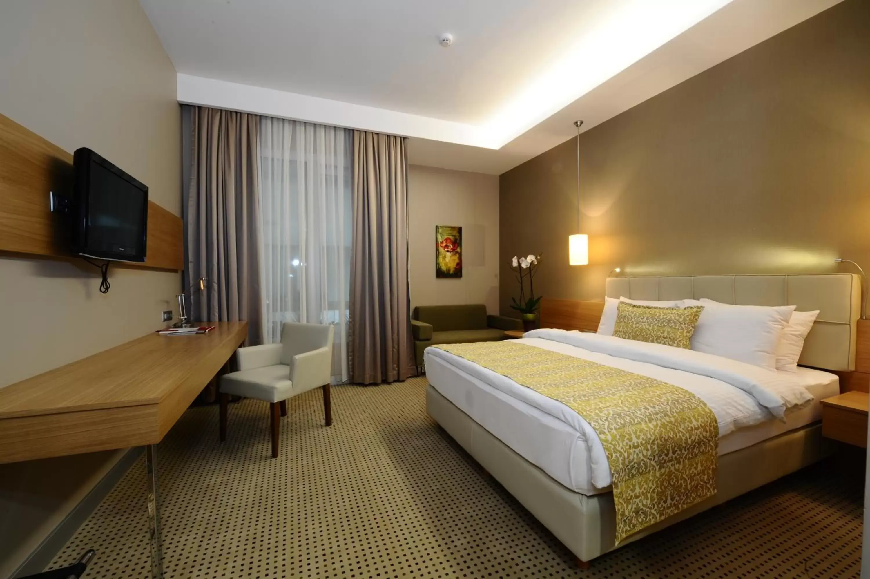 Efficient Queen Room in Ramada by Wyndham Podgorica Efficient Queen Room in Ramada by Wyndham Podgorica