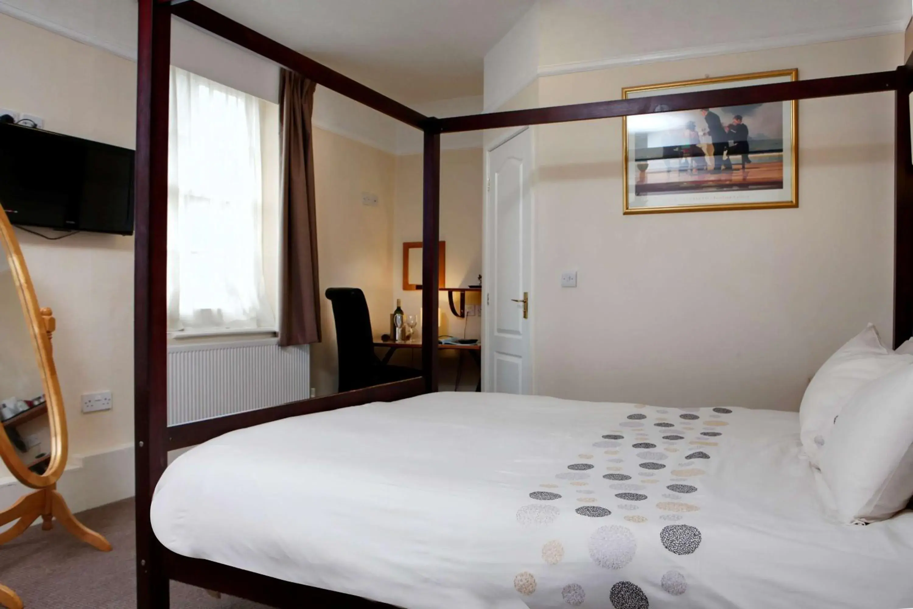 King Room - single occupancy - Shower Only in Deincourt Hotel King Room - single occupancy - Shower Only in Deincourt Hotel